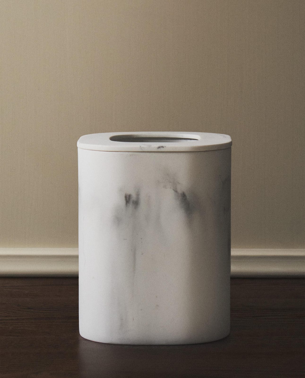 ZARA HOME ВАННАЯ КОРЗИНА С ЭФФЕКТОМ МРАМОРА ракурс 6