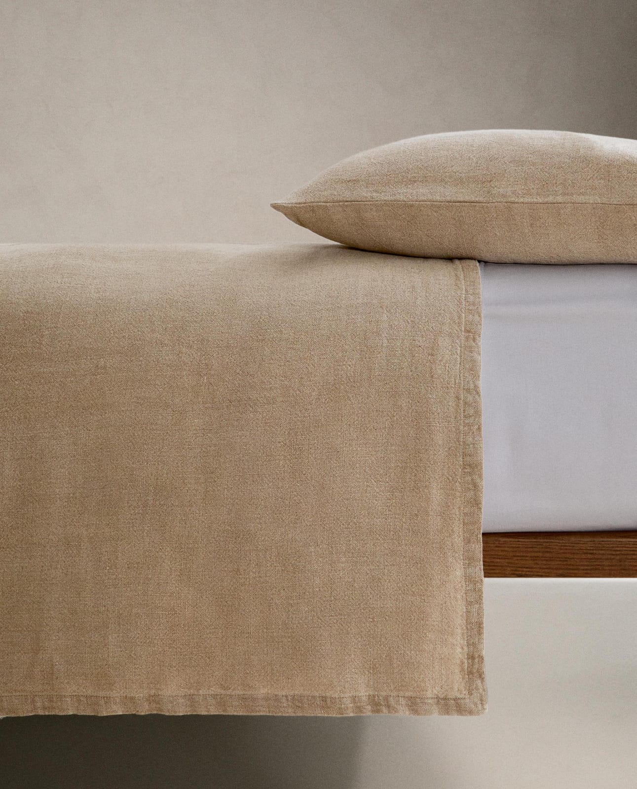 ZARA HOME ГЛАДКОЕ ОДЕЯЛО НА КРОВАТЬ ИЗ СТИРАНОГО ЛЬНА ракурс 5