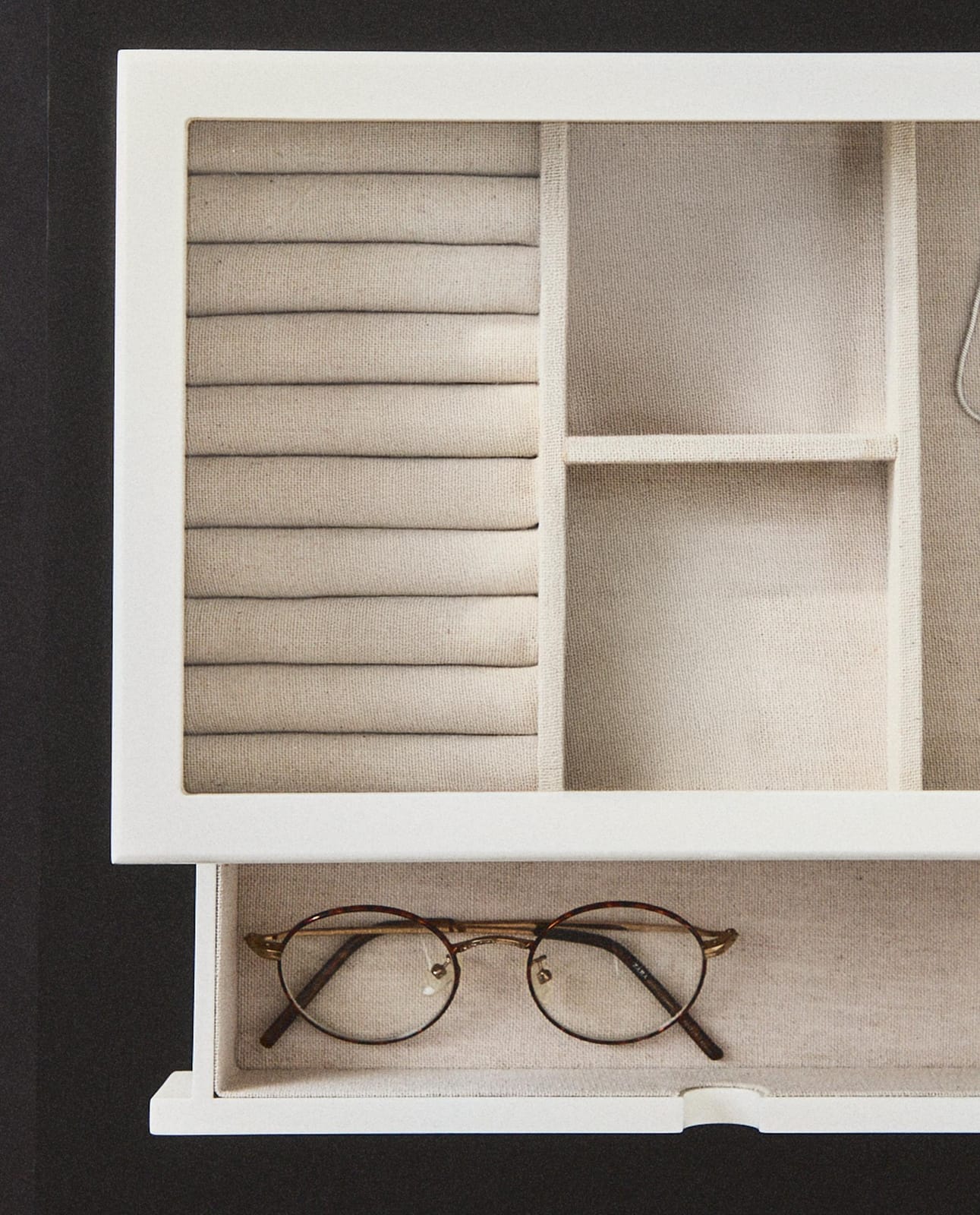ZARA HOME МАЛАЯ ЛАКИРОВАННАЯ ШКАТУЛКА С ЯЩИКОМ И КРЫШКОЙ ракурс 3