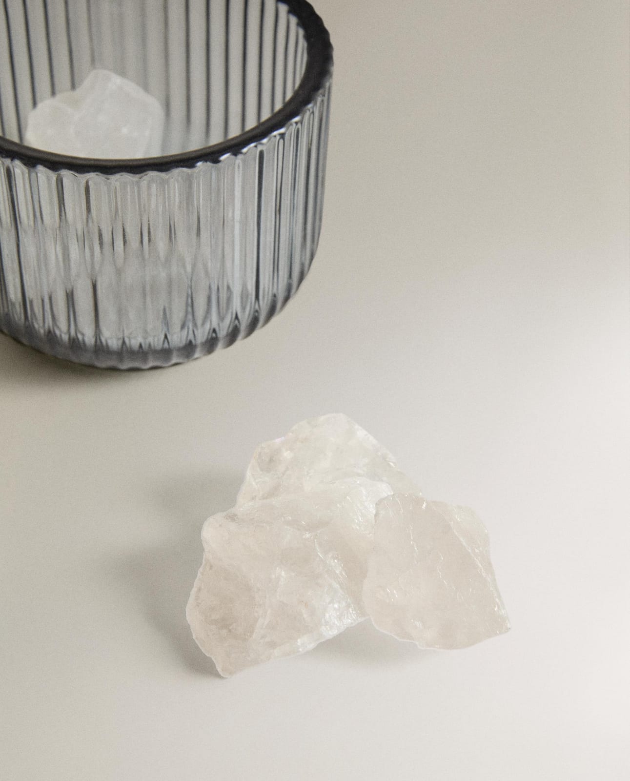 ZARA HOME НАБОР КАМНЕЙ И ЭФИРНОГО МАСЛА LUMINOUS SAFFRON ракурс 3