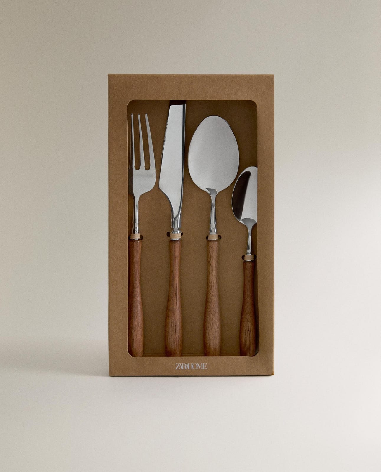 ZARA HOME КОМПЛЕКТ СТОЛОВЫХ ПРИБОРОВ С РУЧКОЙ ИЗ АКАЦИЕВОГО ДЕРЕВА (КОМПЛЕКТ 4 ШТ.) ракурс 3