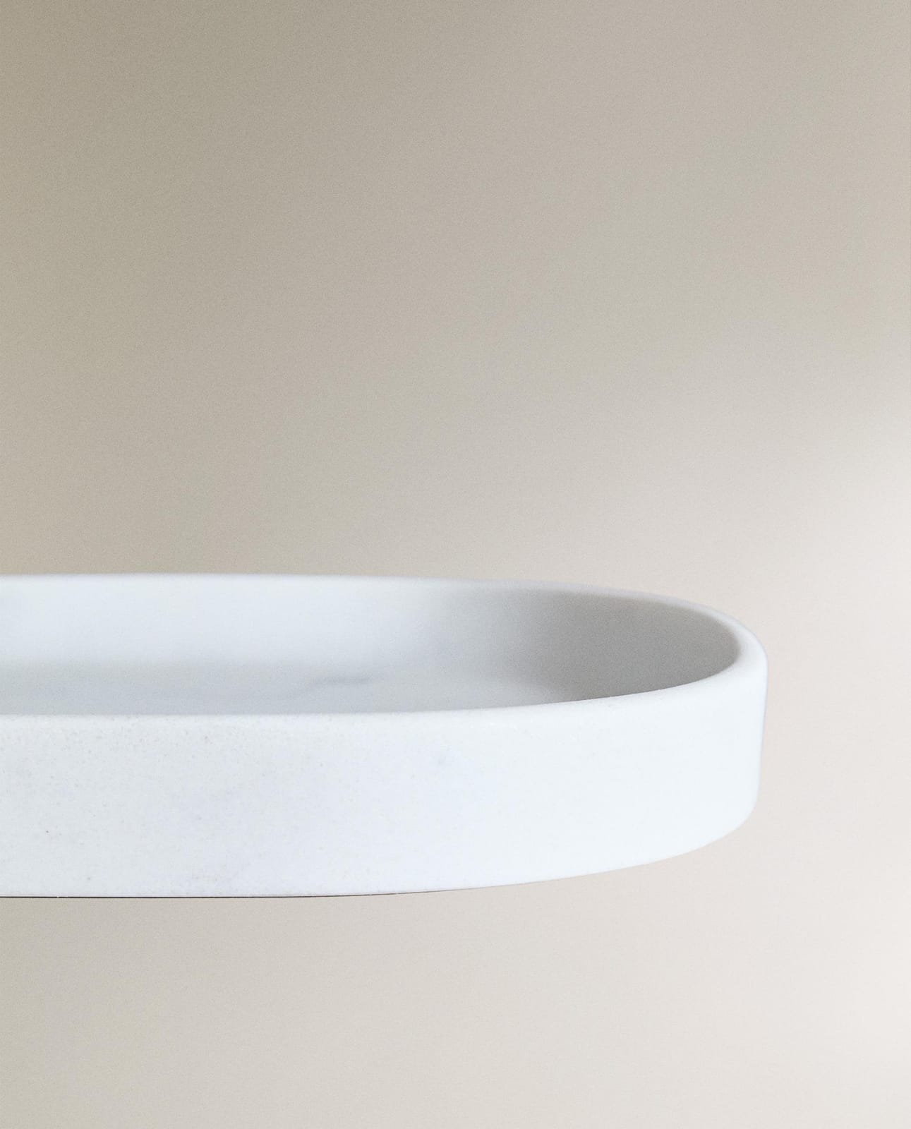 ZARA HOME ВАННЫЙ ПОДНОС С ЭФФЕКТОМ МРАМОРА ракурс 3