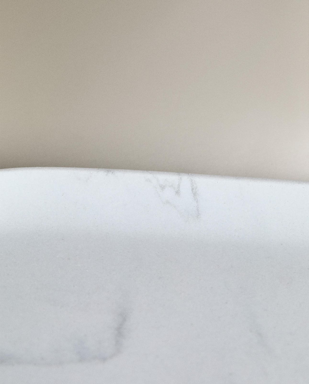 ZARA HOME ВАННЫЙ ПОДНОС С ЭФФЕКТОМ МРАМОРА ракурс 6
