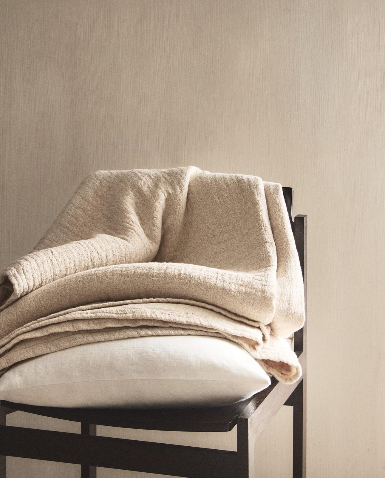 ZARA HOME НАКРЫВАЛО С ТЕКСТУРОЙ ракурс 6