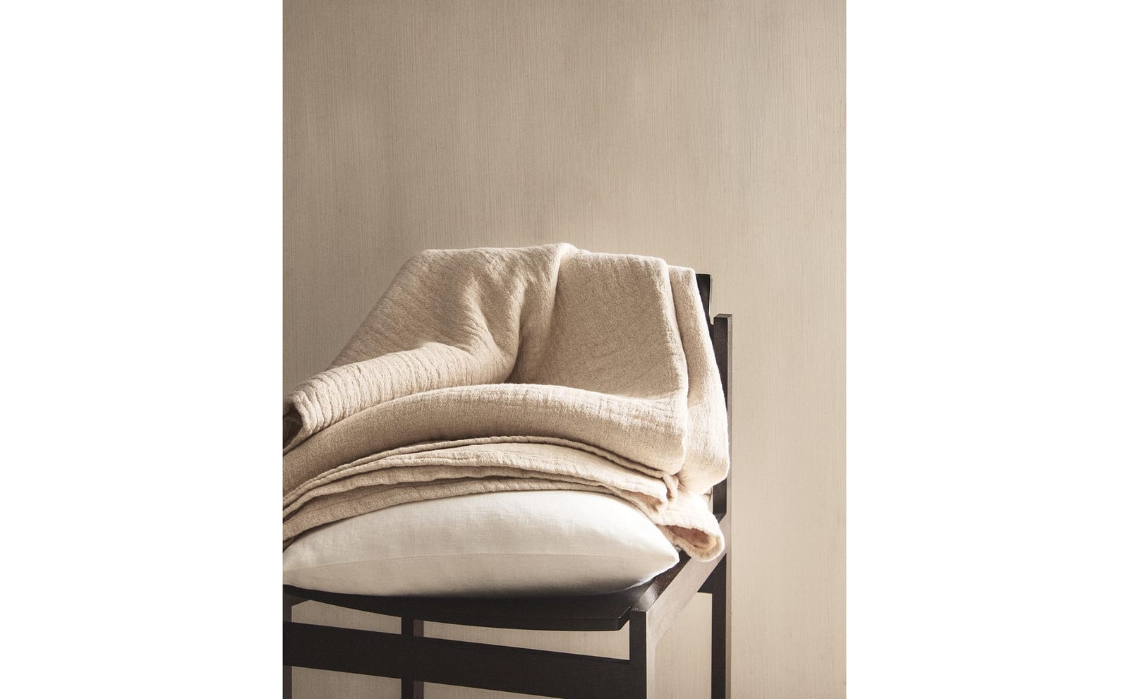 ZARA HOME НАКРЫВАЛО С ТЕКСТУРОЙ ракурс 5