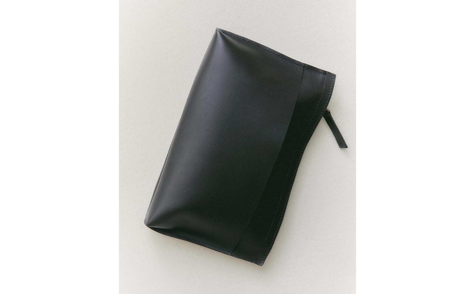 ZARA HOME КОЖАНАЯ КОСМЕТИЧКА-КОНВЕРТ ракурс 2