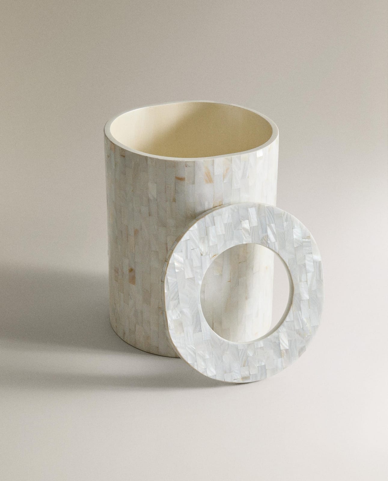 ZARA HOME Ванная корзина из перламутра ракурс 4