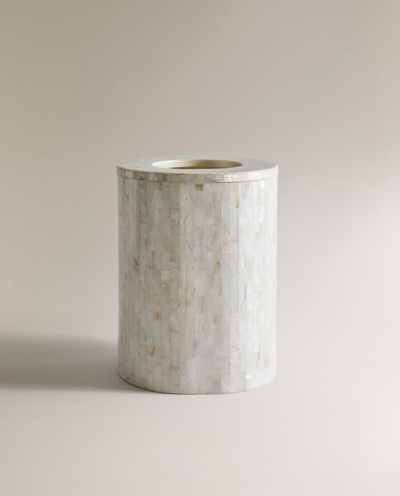 Мусорное ведро ZARA HOME КОРЗИНА ДЛЯ ВАННОЙ ИЗ ПЕРЛАМУТРА СВЕТЛО-БЕЖЕВЫЙ 26 x 20 x 19 см