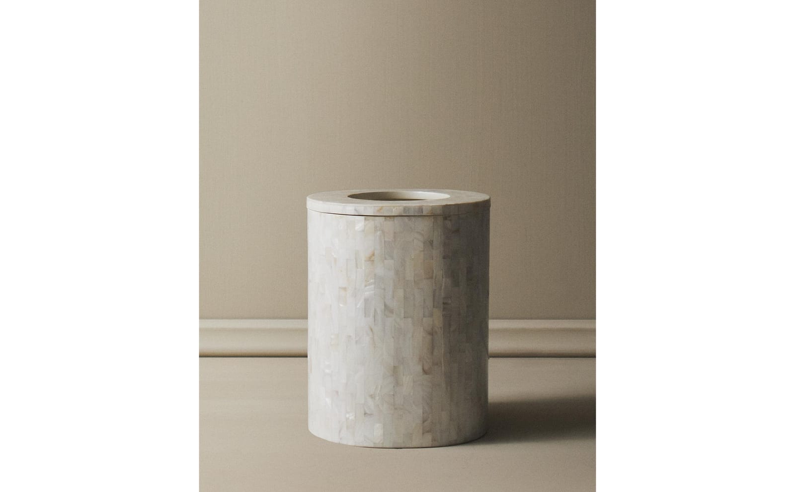 ZARA HOME Ванная корзина из перламутра ракурс 5