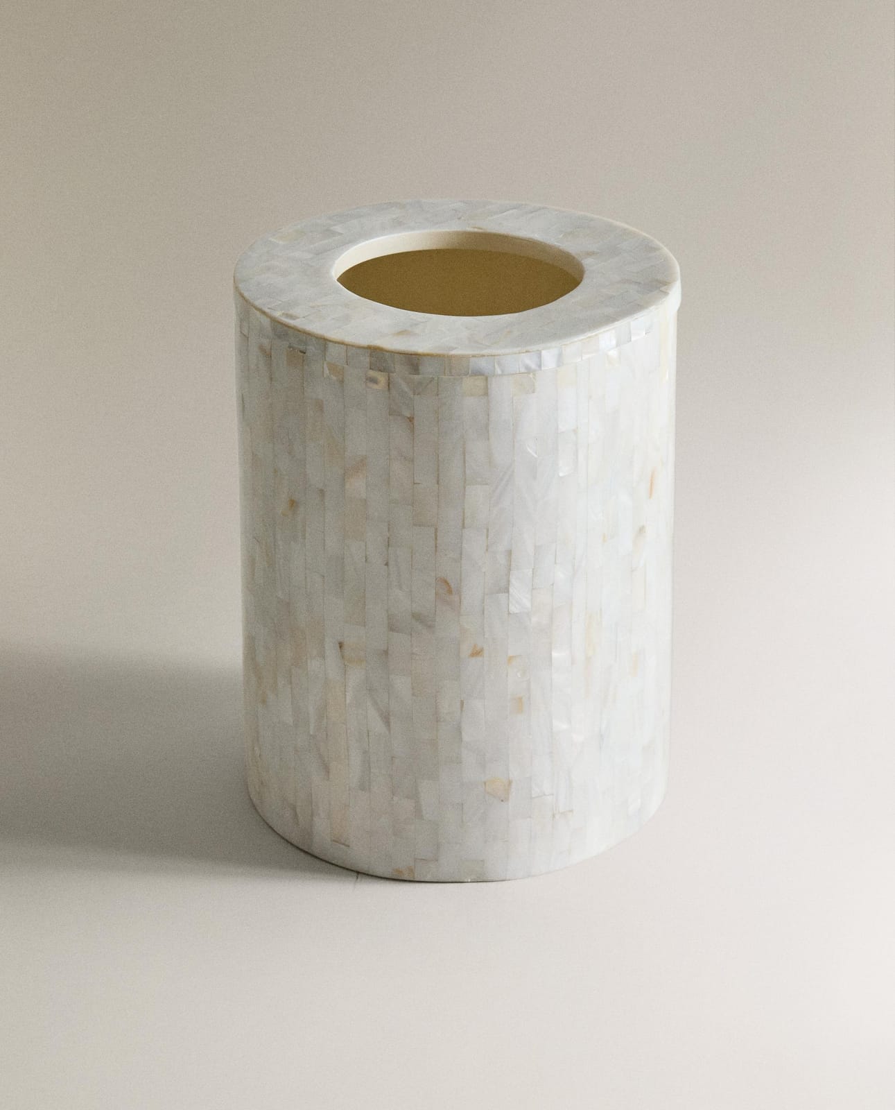 ZARA HOME Ванная корзина из перламутра ракурс 6