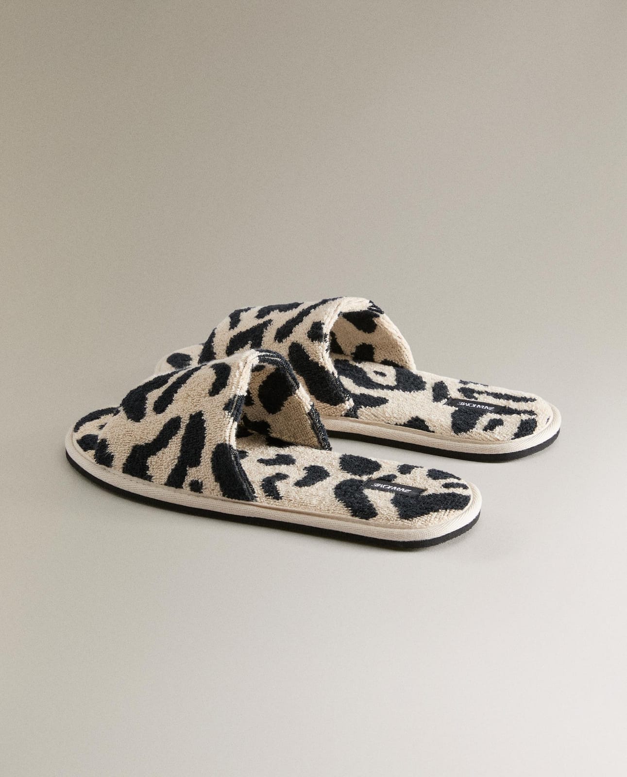 ZARA HOME ТАПОЧКИ ИЗ ТКАНИ ФРОТТЕ С ЖИВОТНЫМ ПРИНТОМ ракурс 2