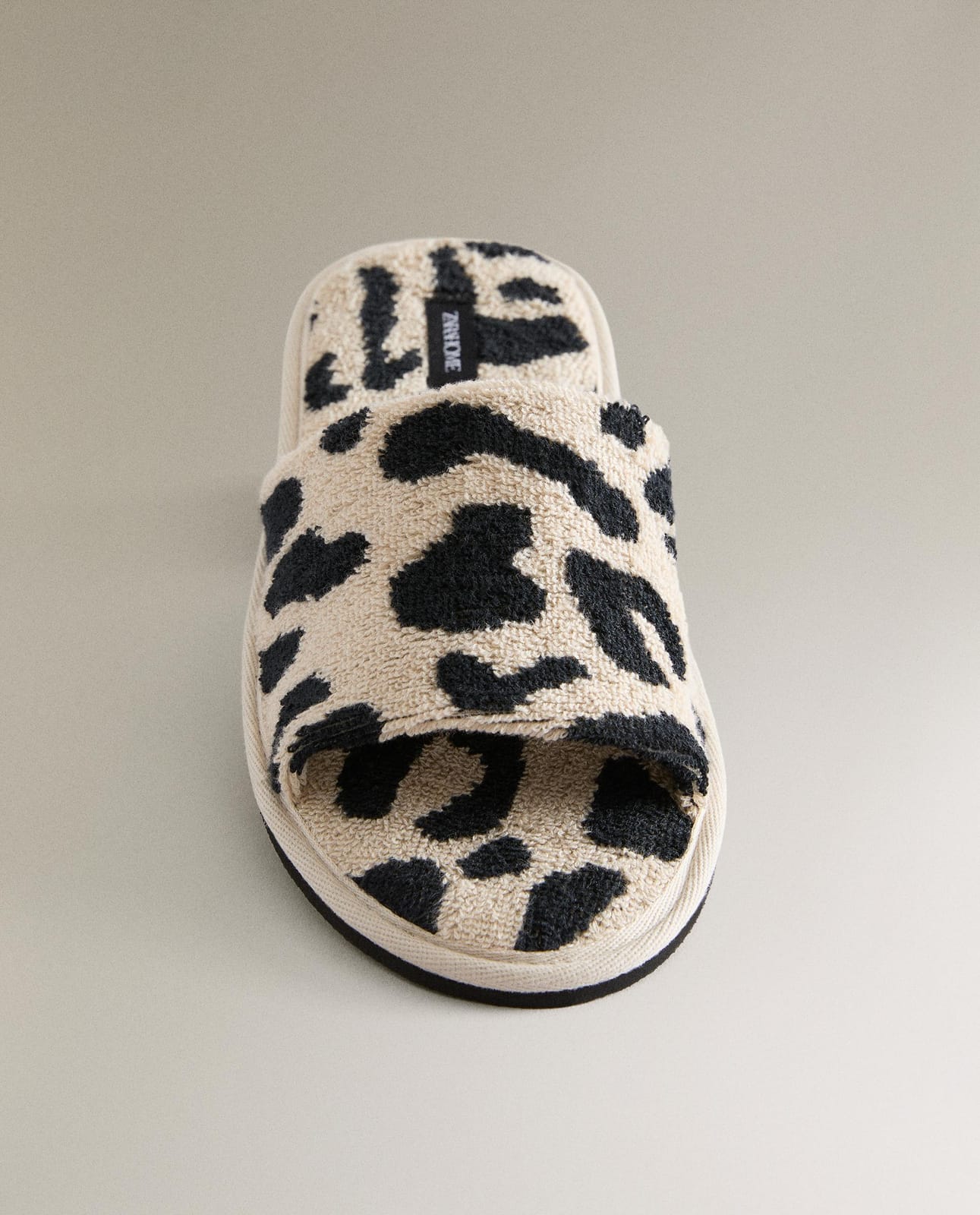 ZARA HOME ТАПОЧКИ ИЗ ТКАНИ ФРОТТЕ С ЖИВОТНЫМ ПРИНТОМ ракурс 5