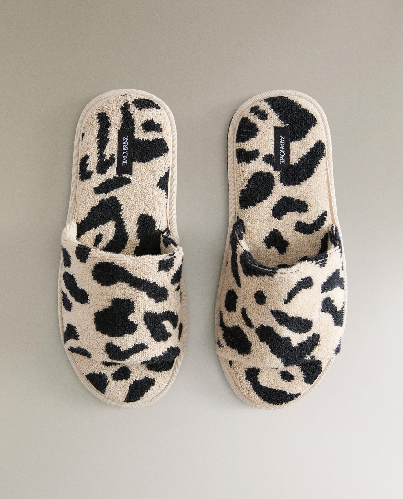 ZARA HOME ТАПОЧКИ ИЗ ТКАНИ ФРОТТЕ С ЖИВОТНЫМ ПРИНТОМ ракурс 3