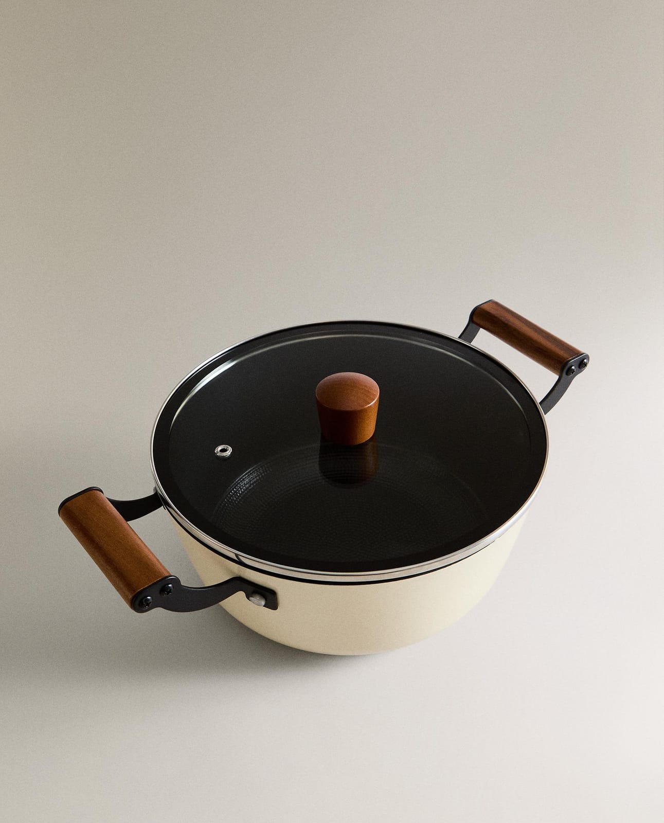 ZARA HOME ЧУГУННЫЙ ГОРШОК С КРЫШКОЙ ракурс 3