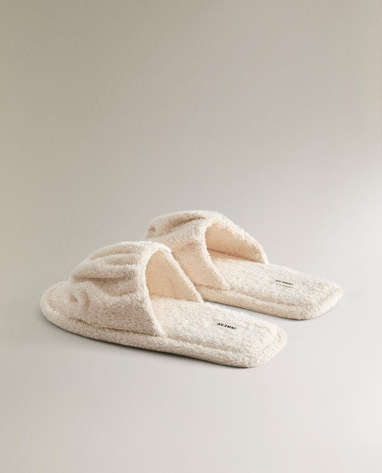 ZARA HOME ТАПОЧКИ ПОЛОТЕНЕЧНЫЕ С ПЛИССЕ ракурс 2