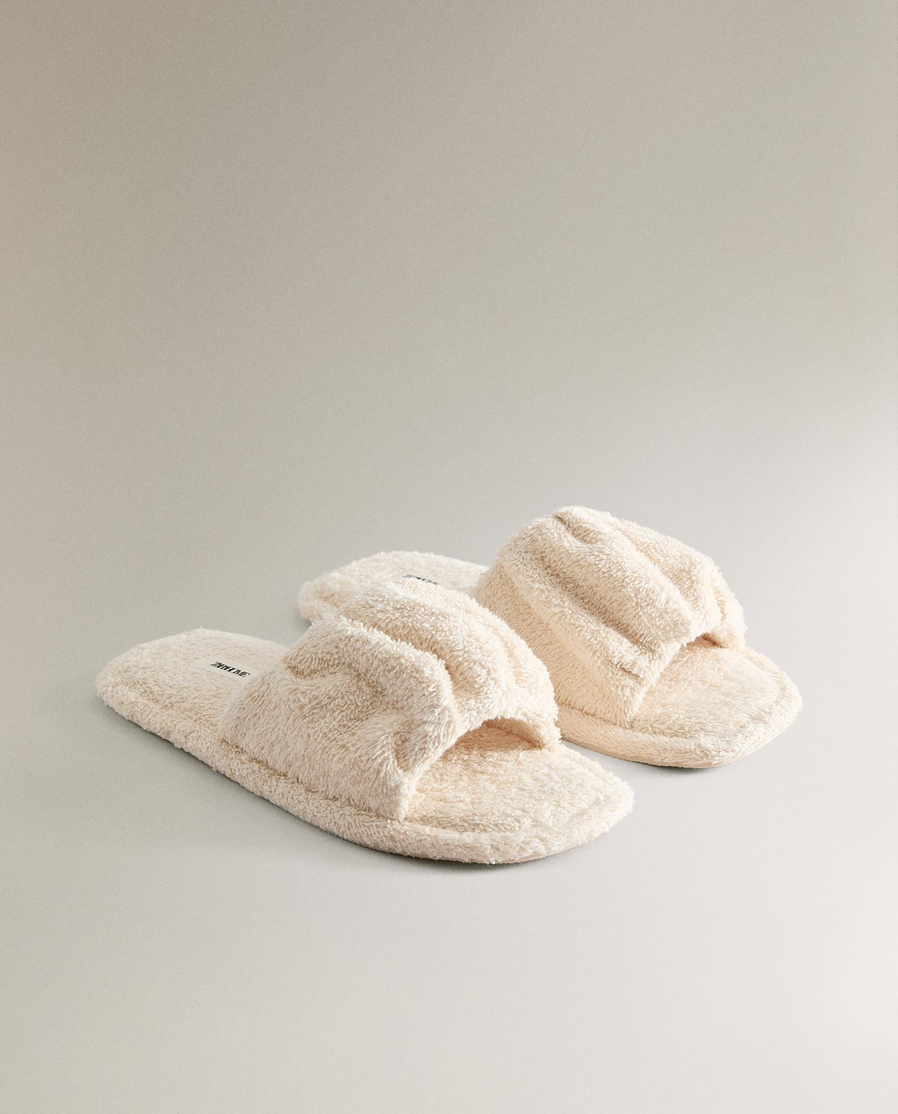 ZARA HOME ТАПОЧКИ ПОЛОТЕНЕЧНЫЕ С ПЛИССЕ ракурс 5