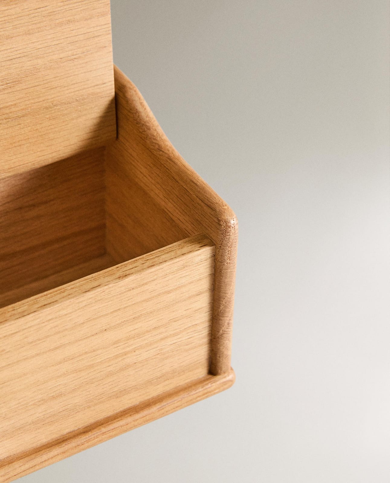 ZARA HOME СОЛОНКА С ДУБОВОЙ КРЫШКОЙ ракурс 4