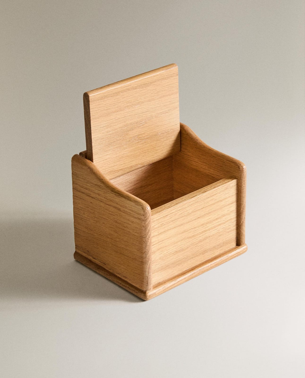 ZARA HOME СОЛОНКА С ДУБОВОЙ КРЫШКОЙ ракурс 3
