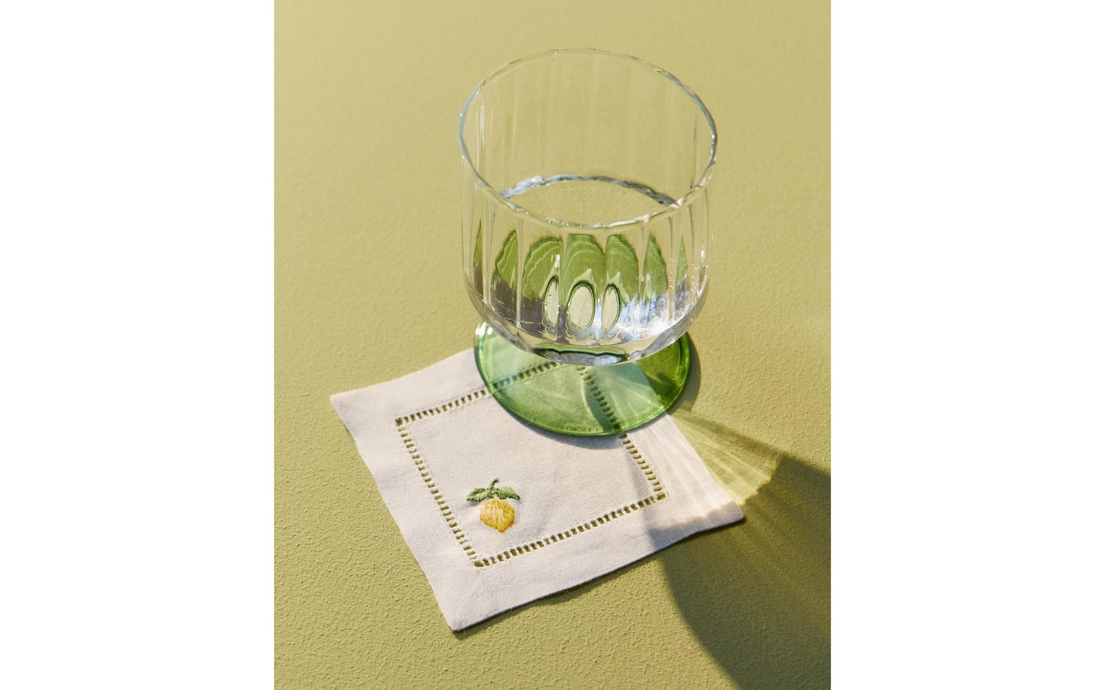 ZARA HOME ПОДСТАВКИ ПОД КРУЖКУ ИЗ РАМИИ С МОТИВОМ ФРУКТОВ (НАБОР 4 ШТ.) ракурс 8