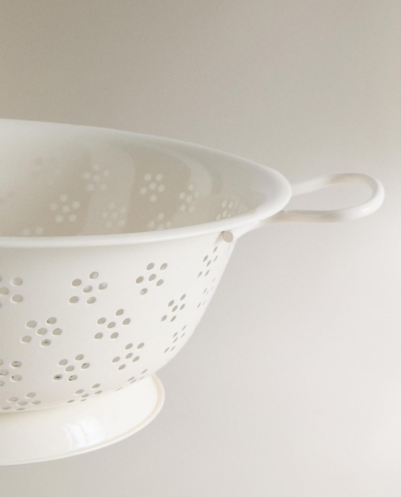 ZARA HOME КУХОННЫЙ ДУРШЛАГ С ЦВЕТАМИ ракурс 7
