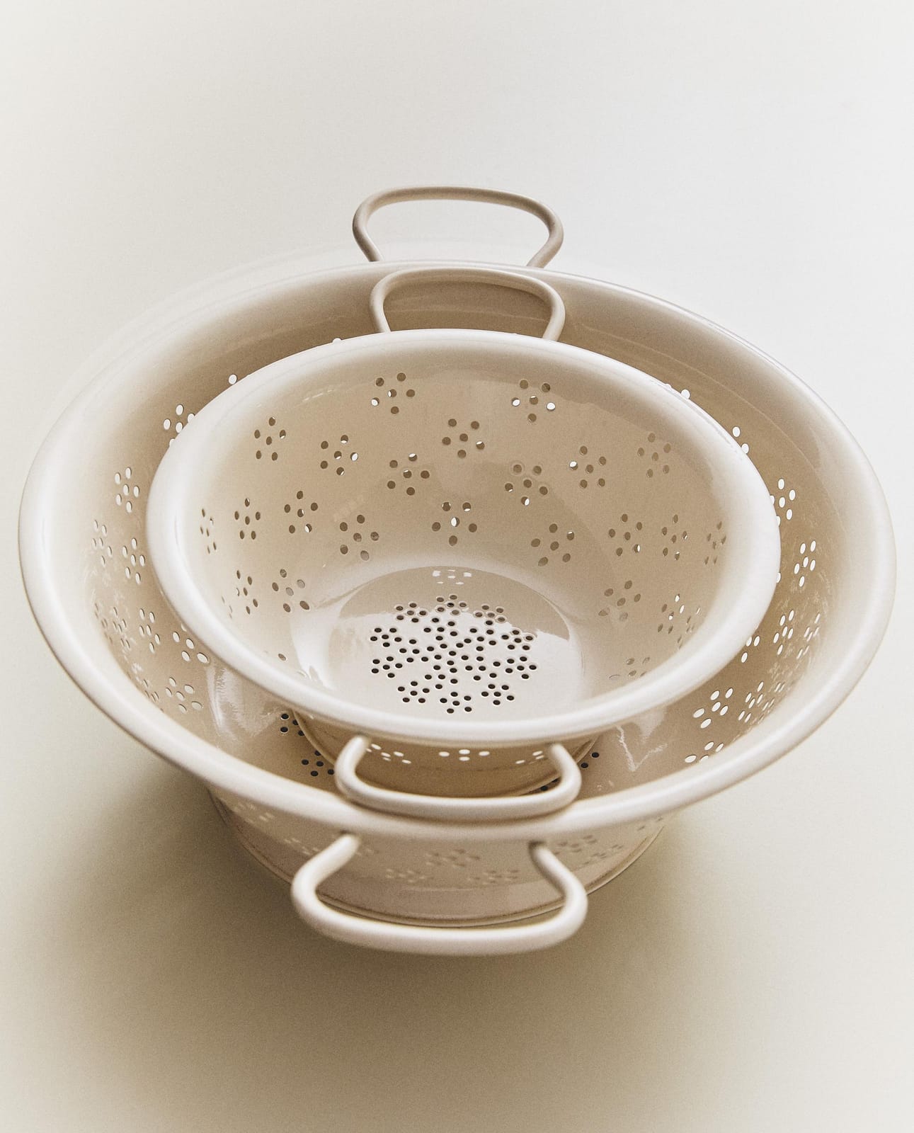 ZARA HOME КУХОННЫЙ ДУРШЛАГ С ЦВЕТАМИ ракурс 2