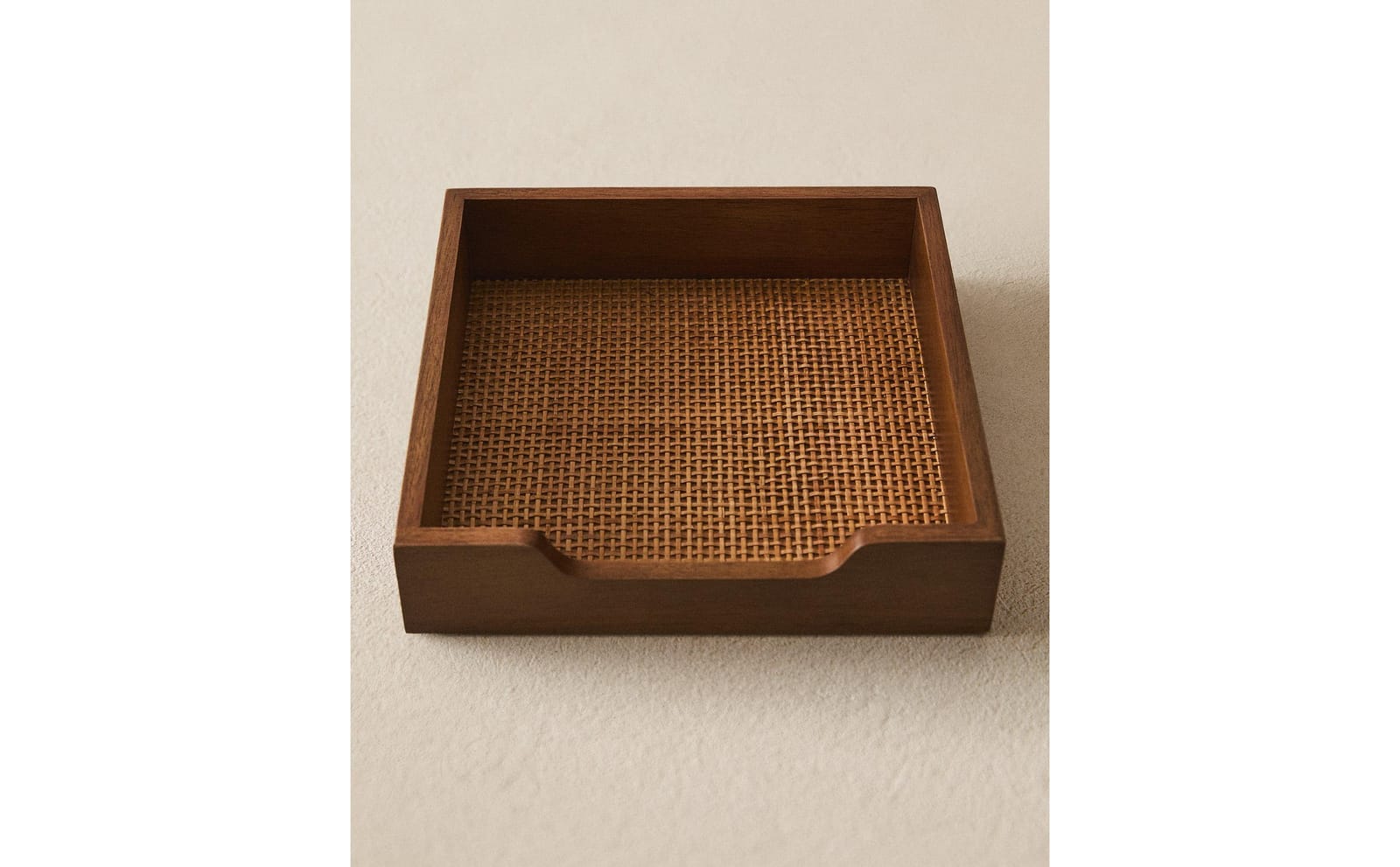 ZARA HOME ДЕРЕВЯННАЯ ПОДСТАВКА ДЛЯ САЛФЕТОК ИЗ РОТАНГА ракурс 6