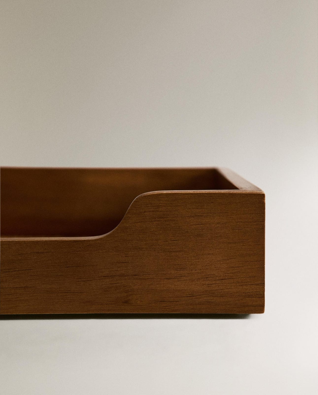 ZARA HOME ДЕРЕВЯННАЯ ПОДСТАВКА ДЛЯ САЛФЕТОК ИЗ РОТАНГА ракурс 3
