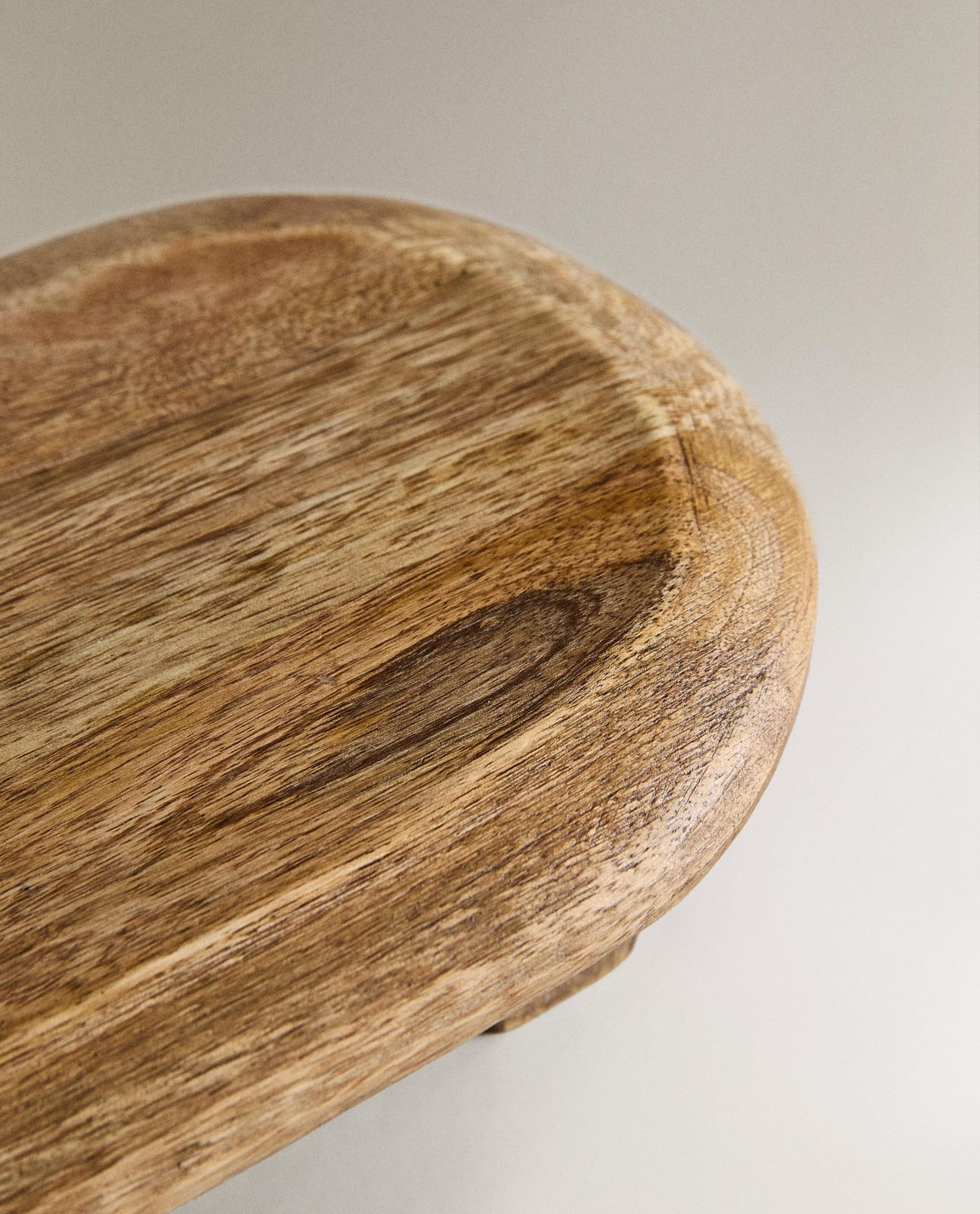 ZARA HOME ДЕРЕВЯННАЯ ДОСКА НА НОЖКАХ ракурс 3
