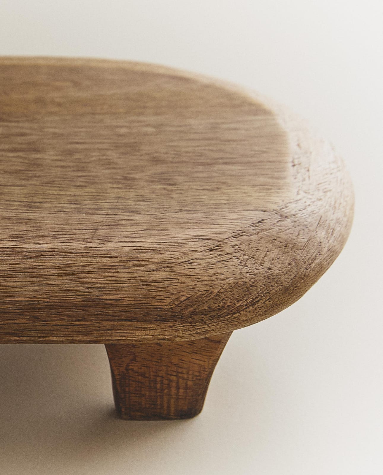 ZARA HOME ДЕРЕВЯННАЯ ДОСКА НА НОЖКАХ ракурс 4