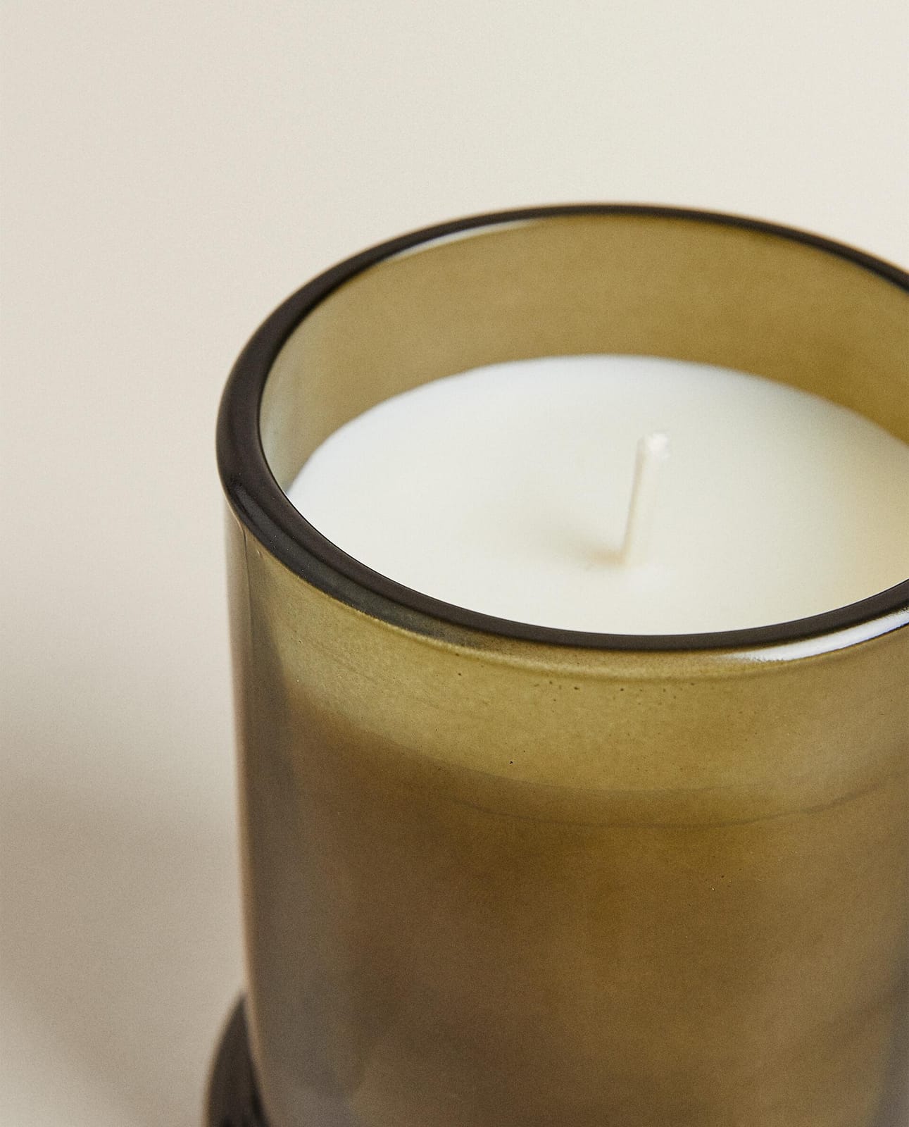 ZARA HOME (150 г) ароматическая свеча Базилик ракурс 2