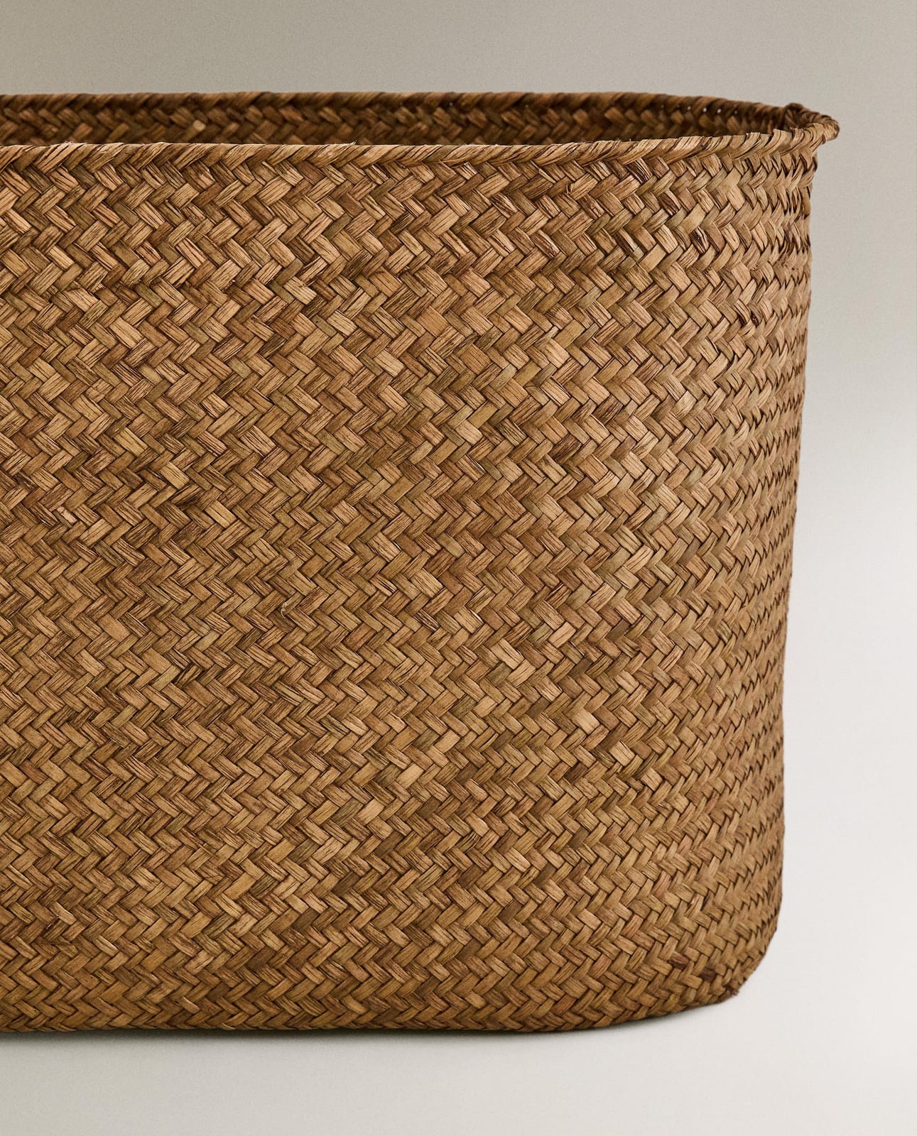 ZARA HOME ОВАЛЬНАЯ КОРЗИНА С РУЧКАМИ ракурс 3