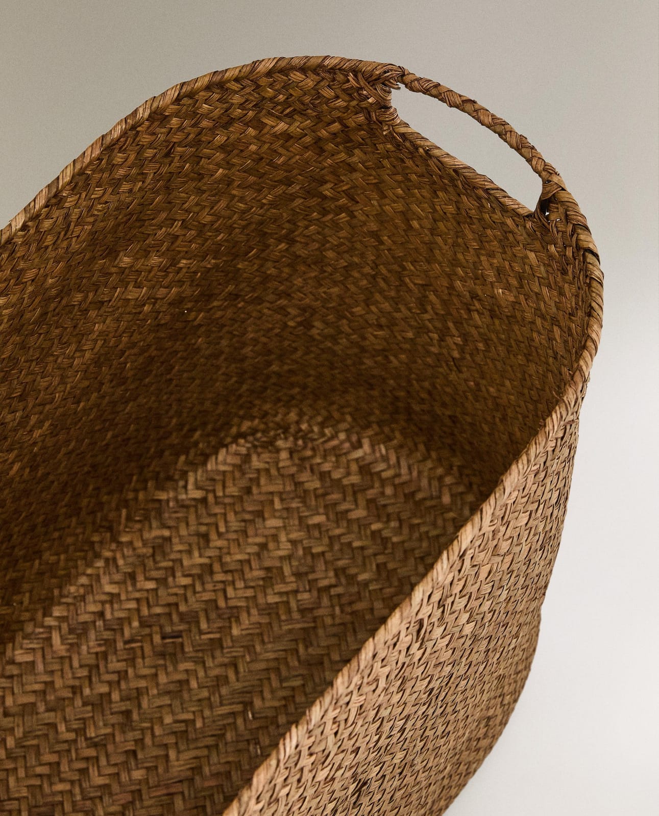 ZARA HOME ОВАЛЬНАЯ КОРЗИНА С РУЧКАМИ ракурс 4