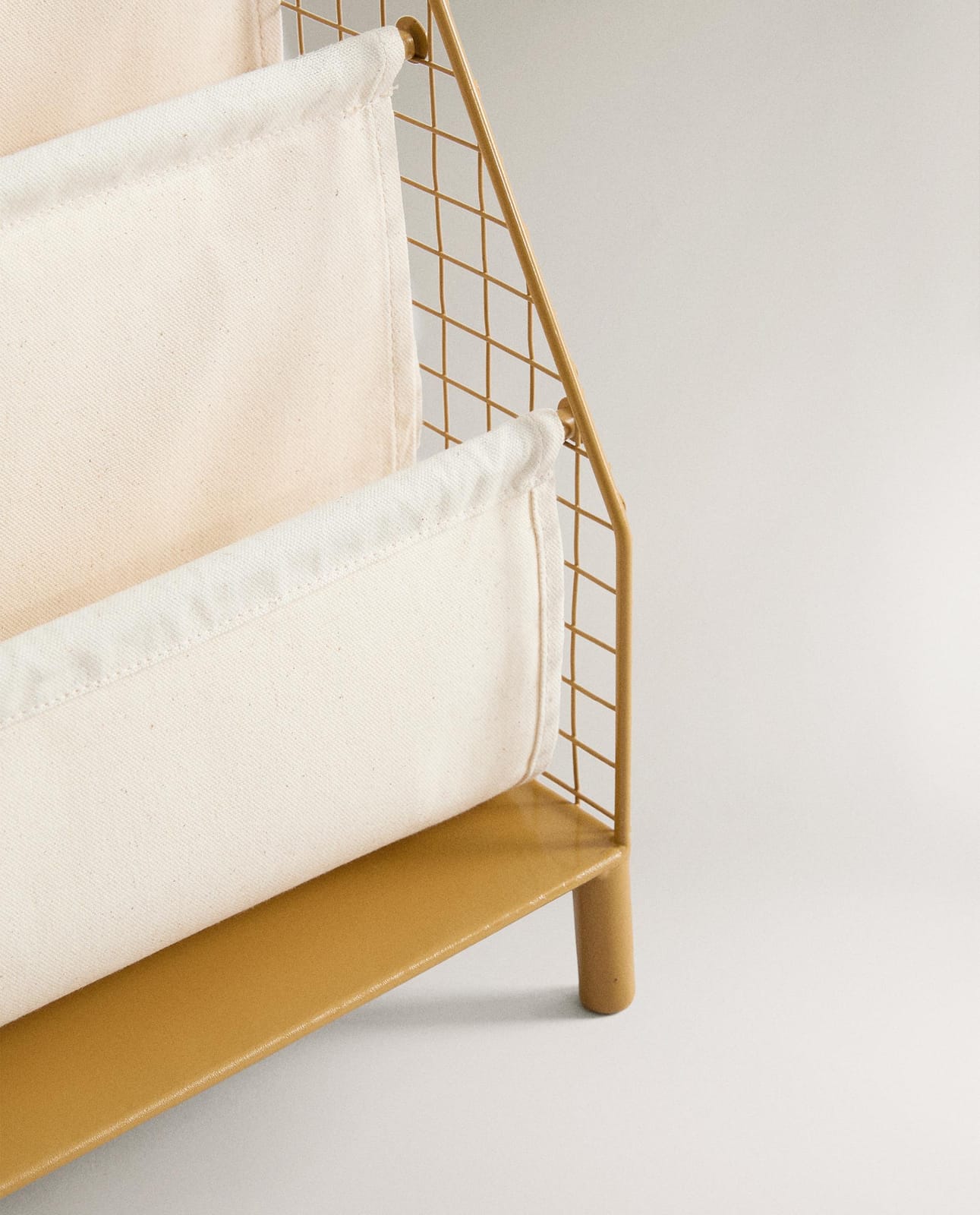 ZARA HOME МЕТАЛЛИЧЕСКАЯ ПОЛКА ДЛЯ КНИГ ДЛЯ ДЕТЕЙ ракурс 7