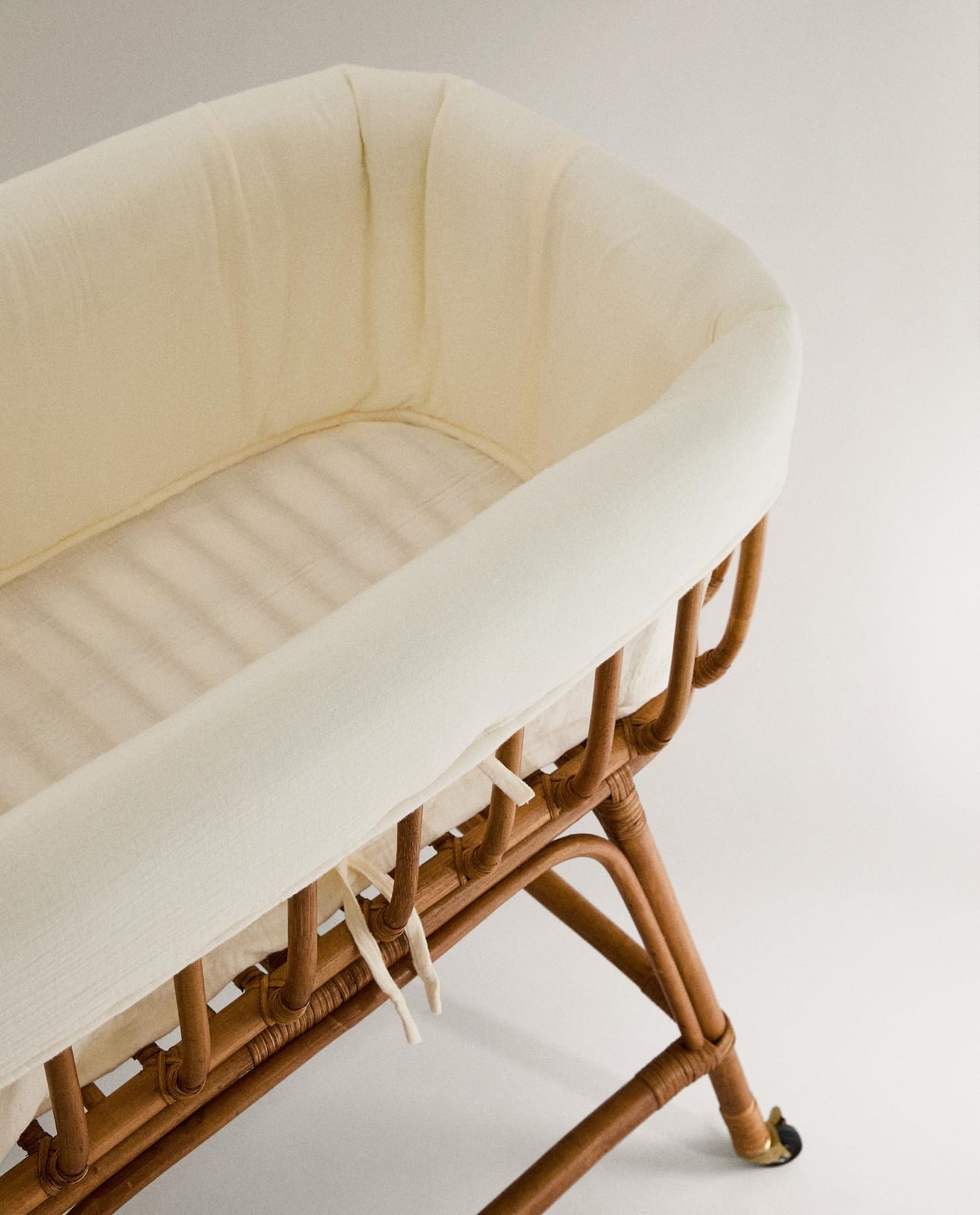 ZARA HOME КРОВАТКА ИЗ РОТАНГА ракурс 9