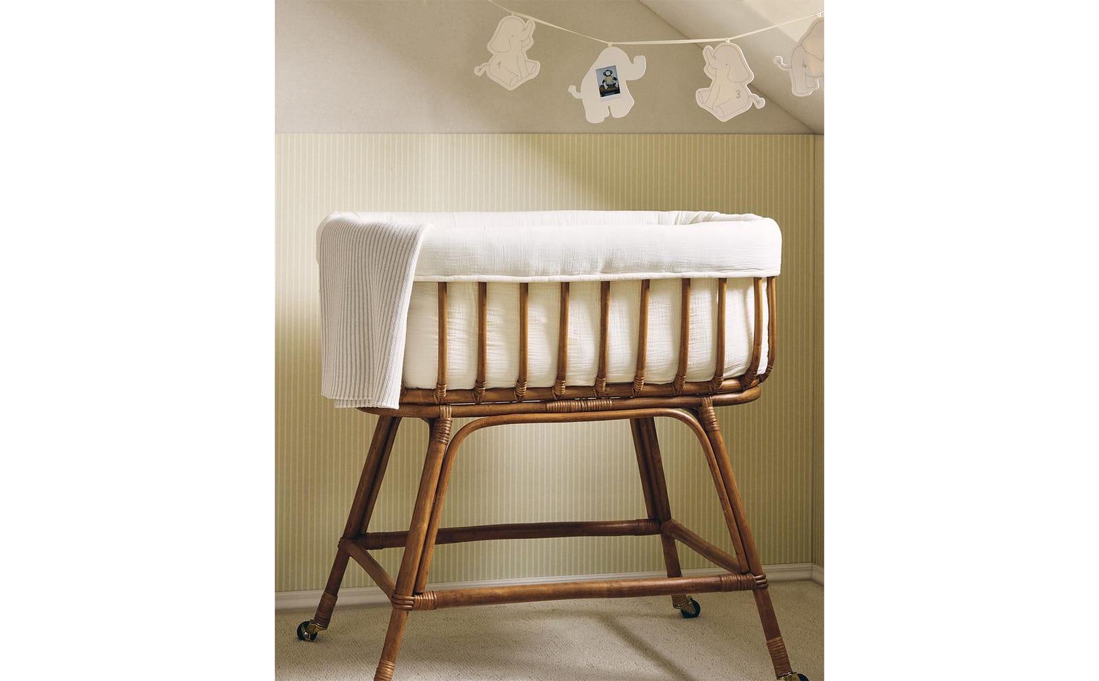 ZARA HOME КРОВАТКА ИЗ РОТАНГА ракурс 2