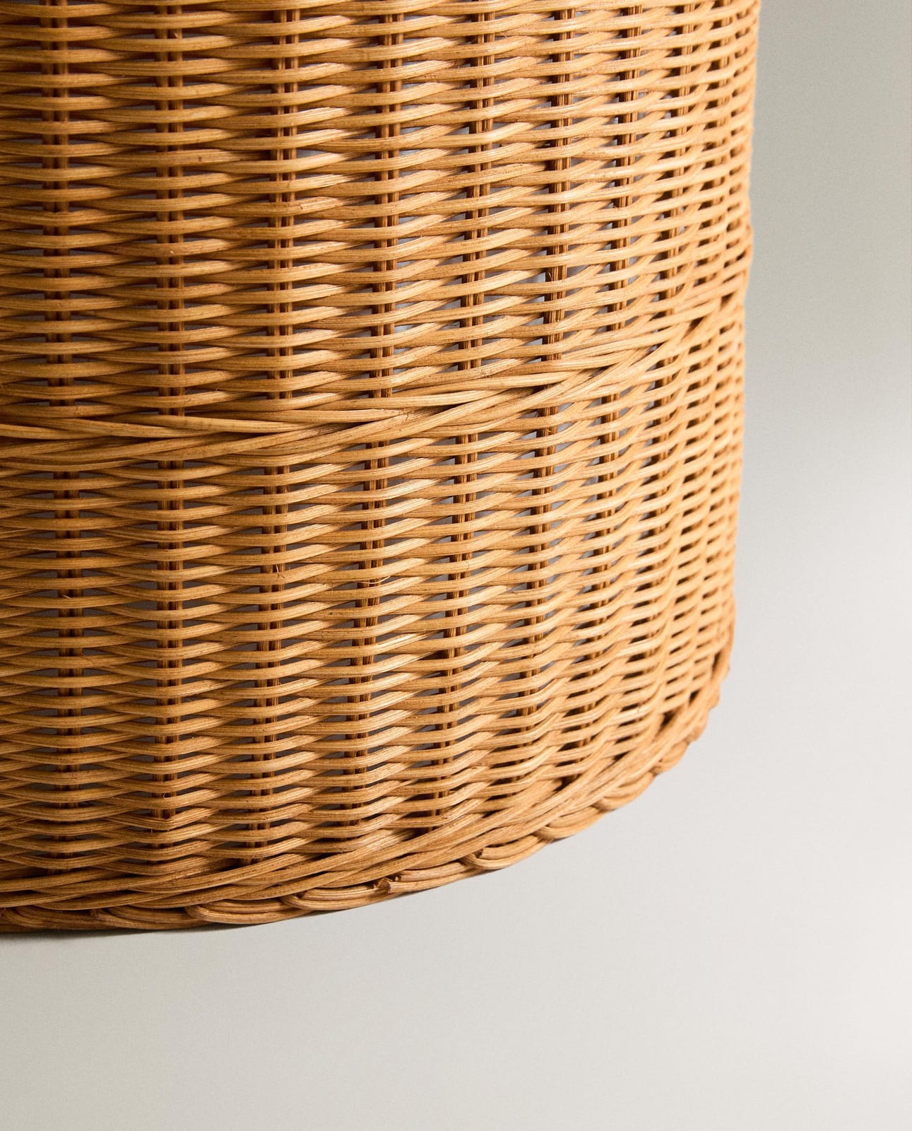 ZARA HOME Корзина для белья из ротанга и хлопка ракурс 3