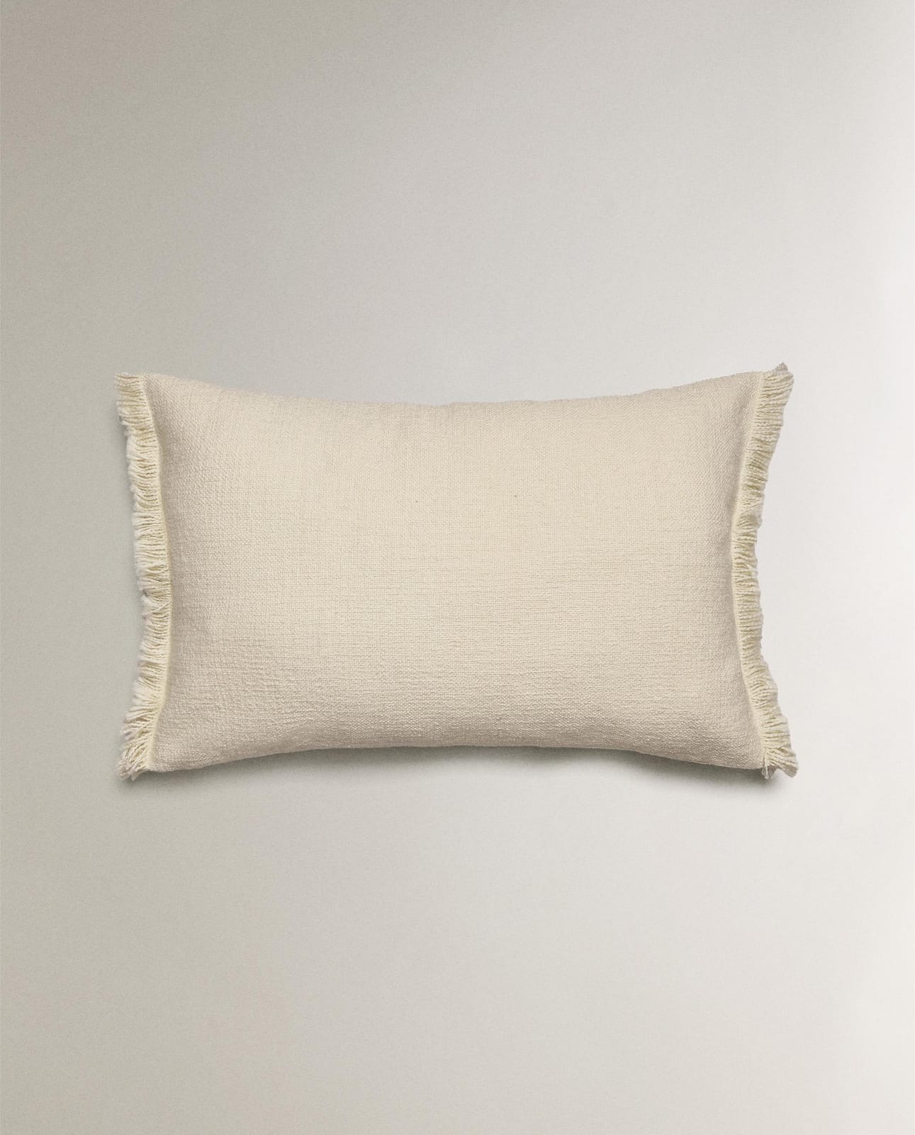 ZARA HOME Чехол для подушки в полоску с кистями ракурс 3