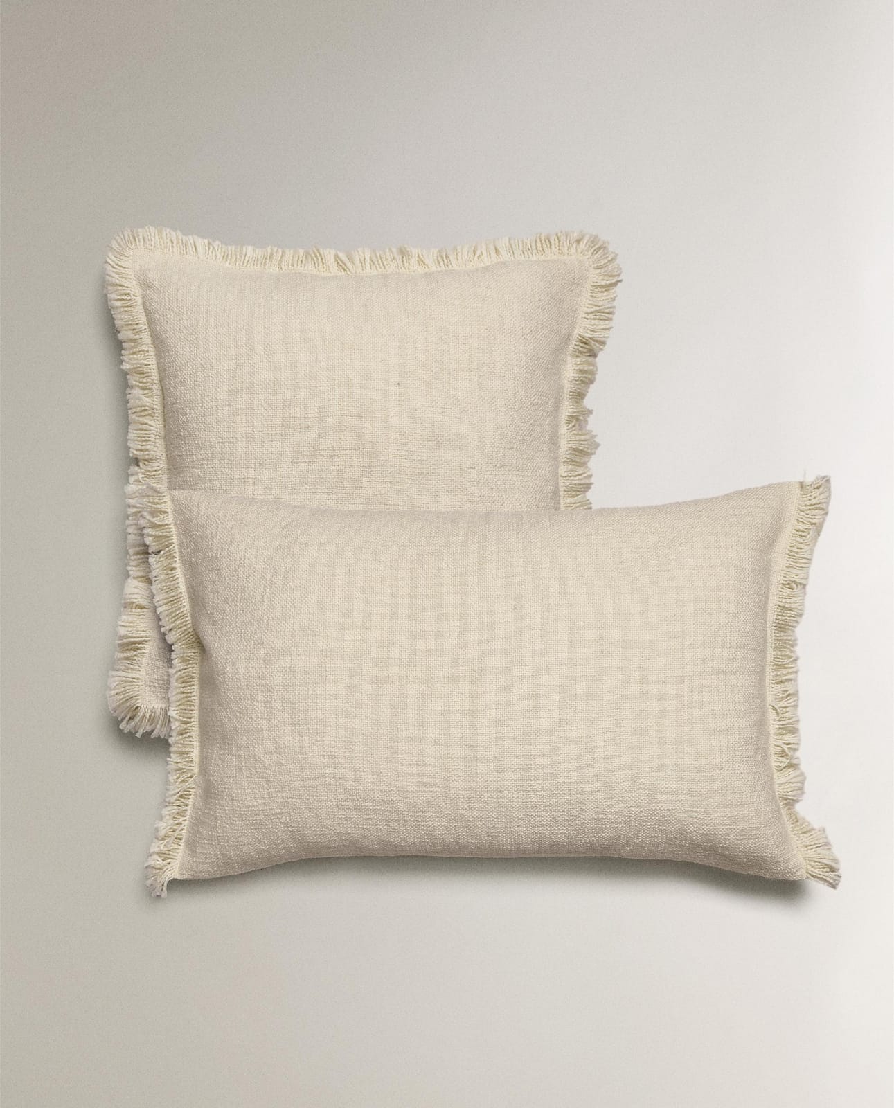Наволочка декоративная ZARA HOME в полоску с бахромой ECRU 45 x 45 см