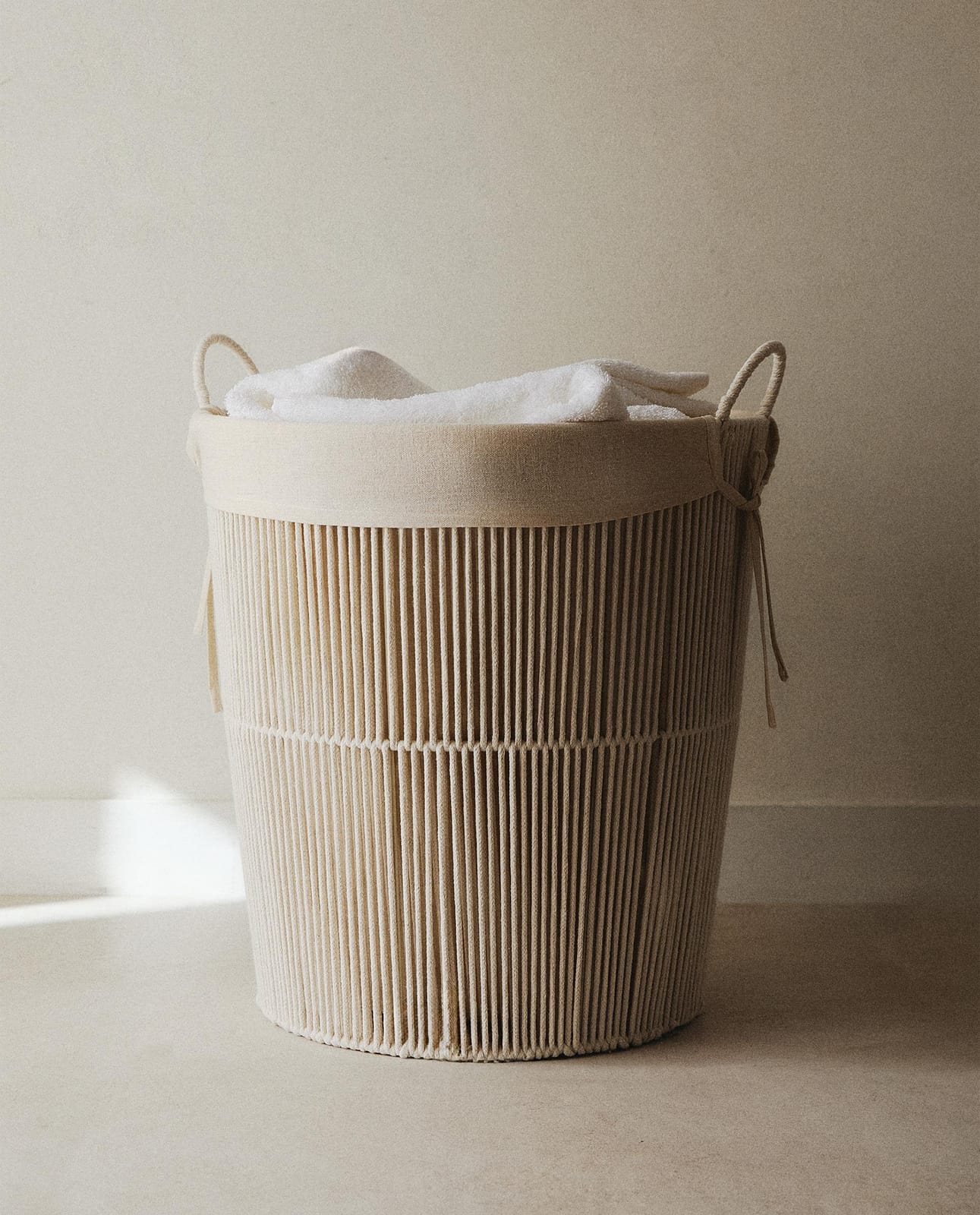 ZARA HOME Корзина для белья с хлопковой подкладкой ракурс 5