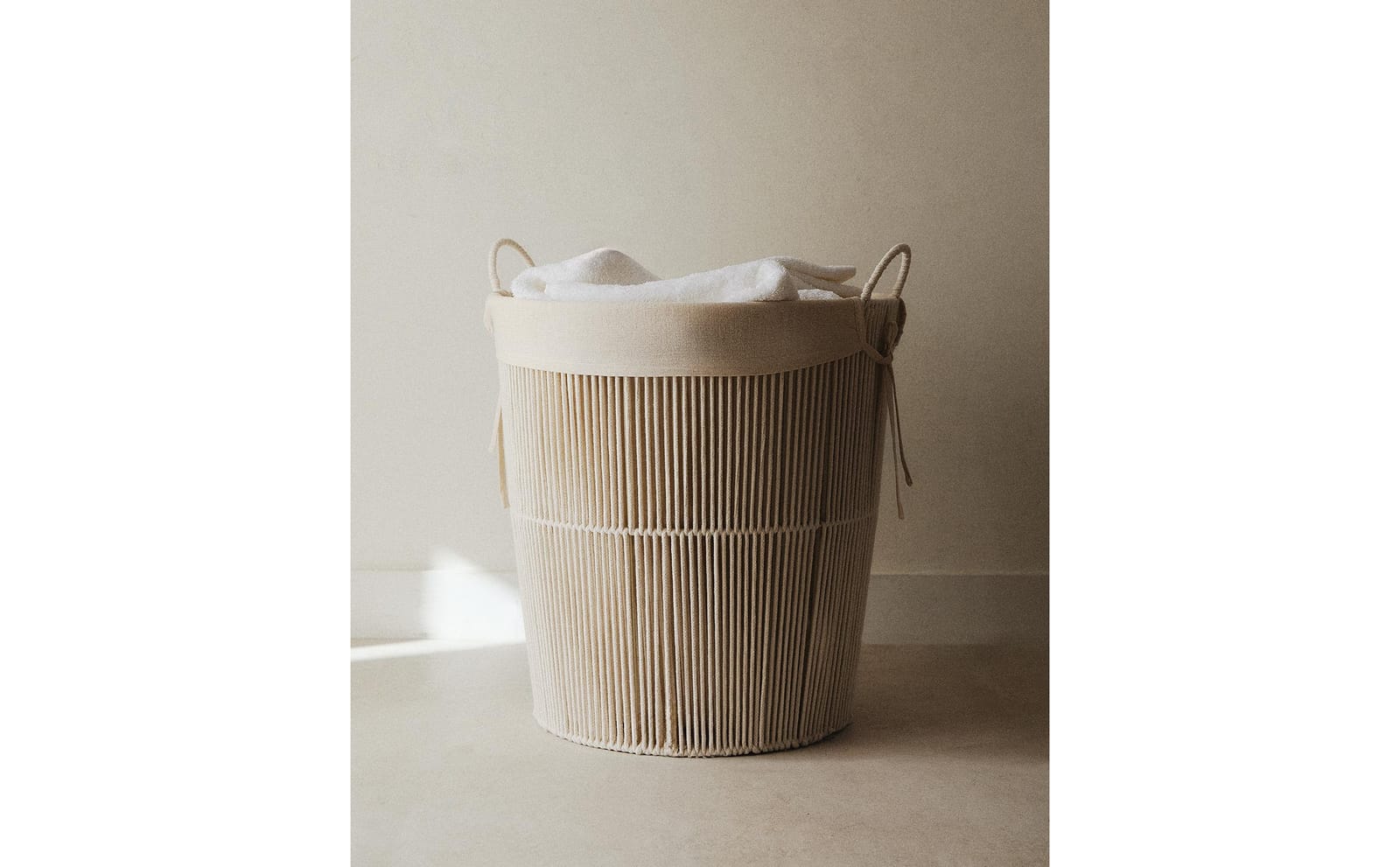 ZARA HOME Корзина для белья с хлопковой подкладкой ракурс 6