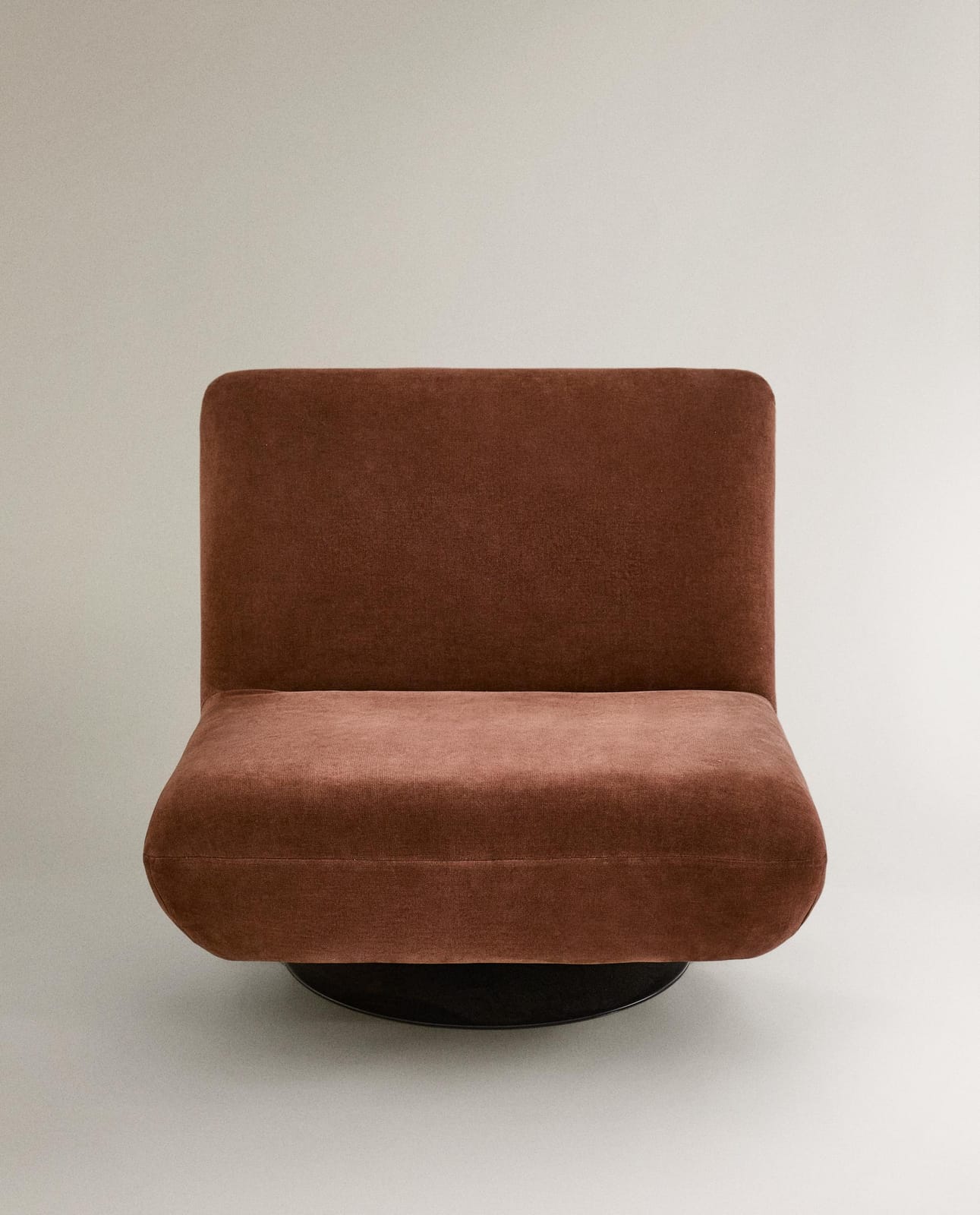 ZARA HOME ВРАЩАЮЩЕЕСЯ ВЕЛЬВЕТОВОЕ КРЕСЛО ракурс 3