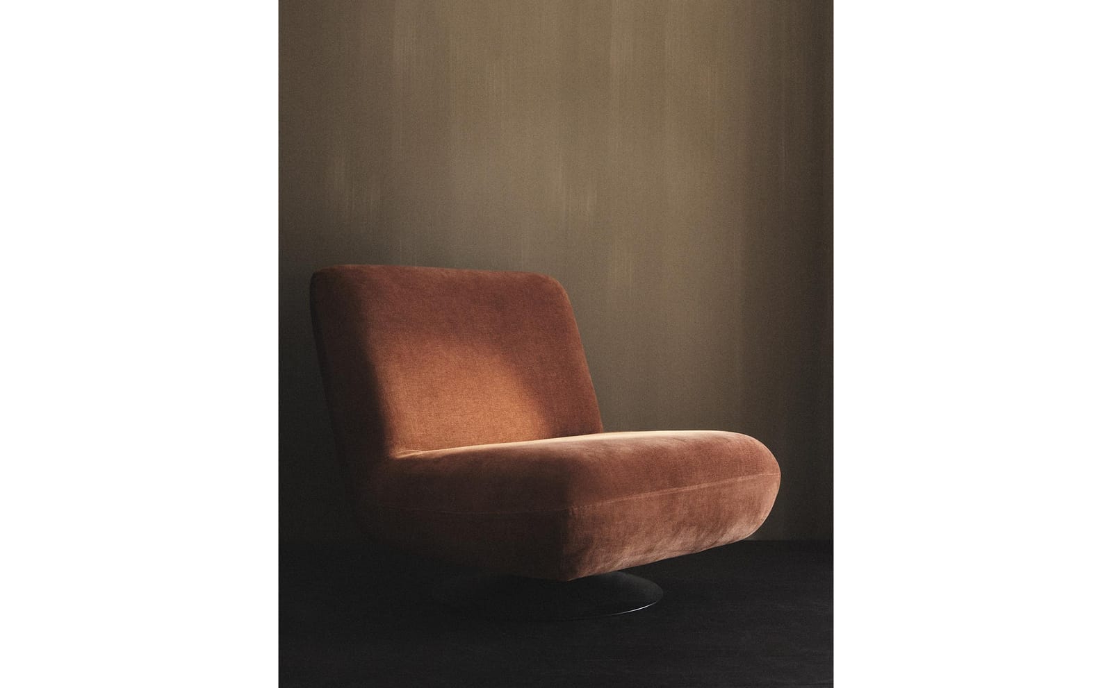 ZARA HOME ВРАЩАЮЩЕЕСЯ ВЕЛЬВЕТОВОЕ КРЕСЛО ракурс 6