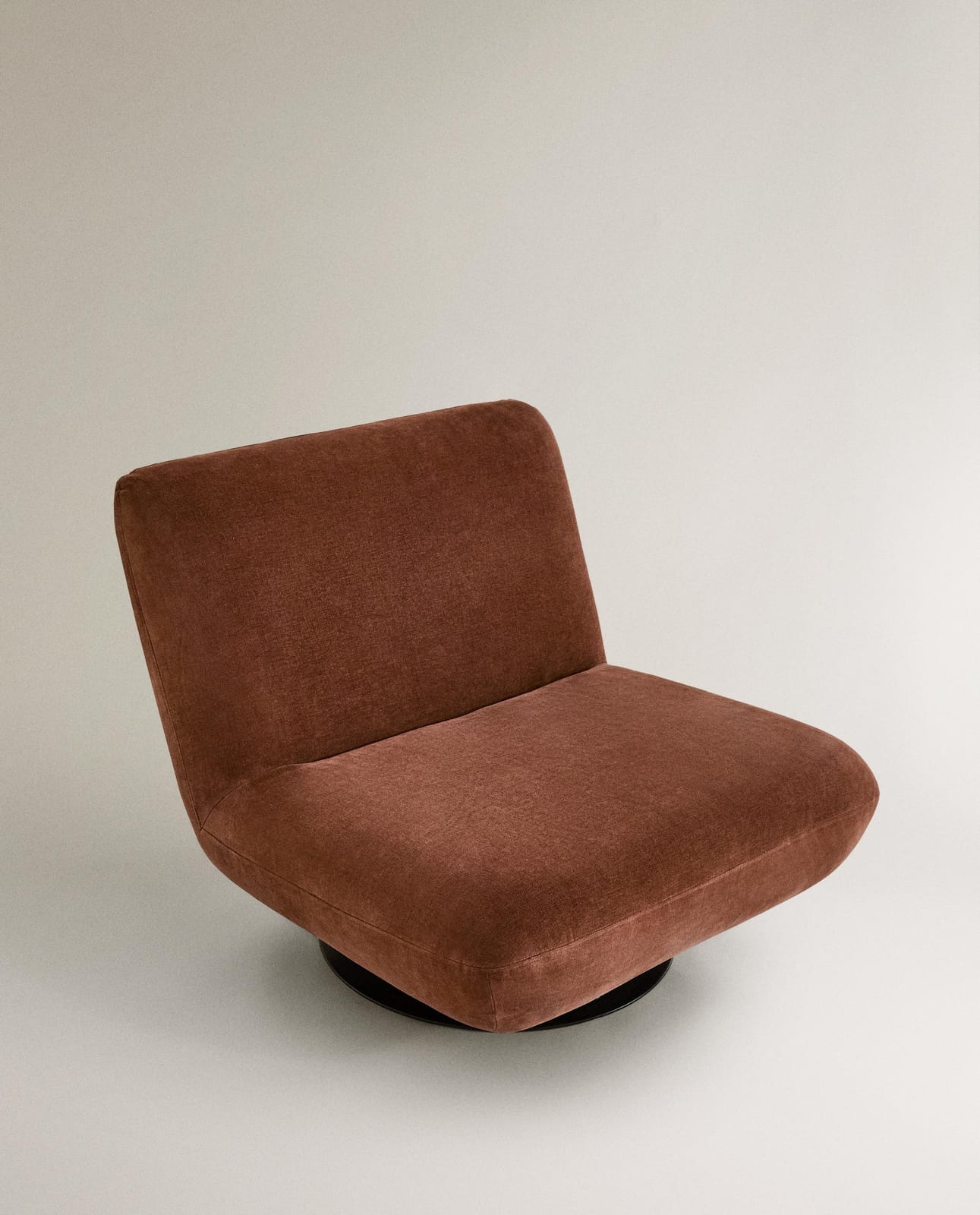 ZARA HOME ВРАЩАЮЩЕЕСЯ ВЕЛЬВЕТОВОЕ КРЕСЛО ракурс 9