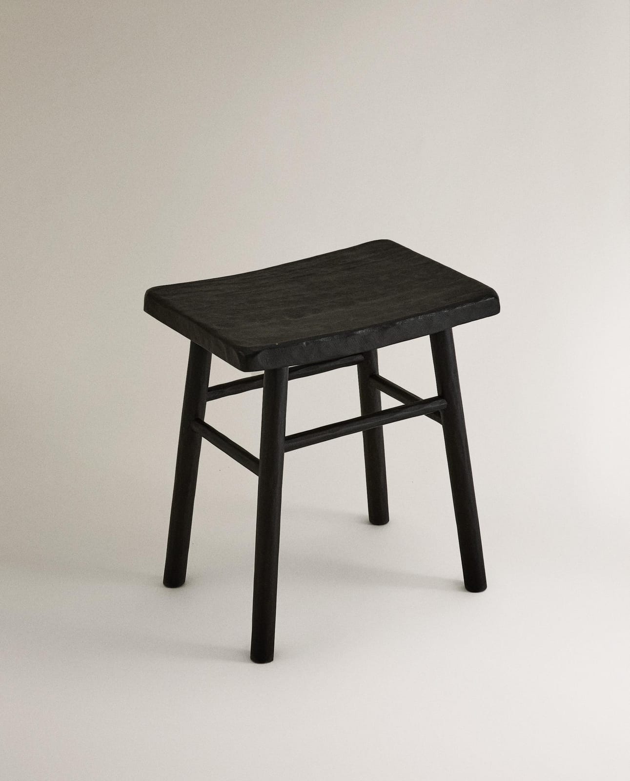 Стул ZARA HOME ДЕРЕВЯННЫЙ ТАБУРЕТ ЧЕКАННЫЙ BRĄZOWY 43 x 27 x 37.5 см