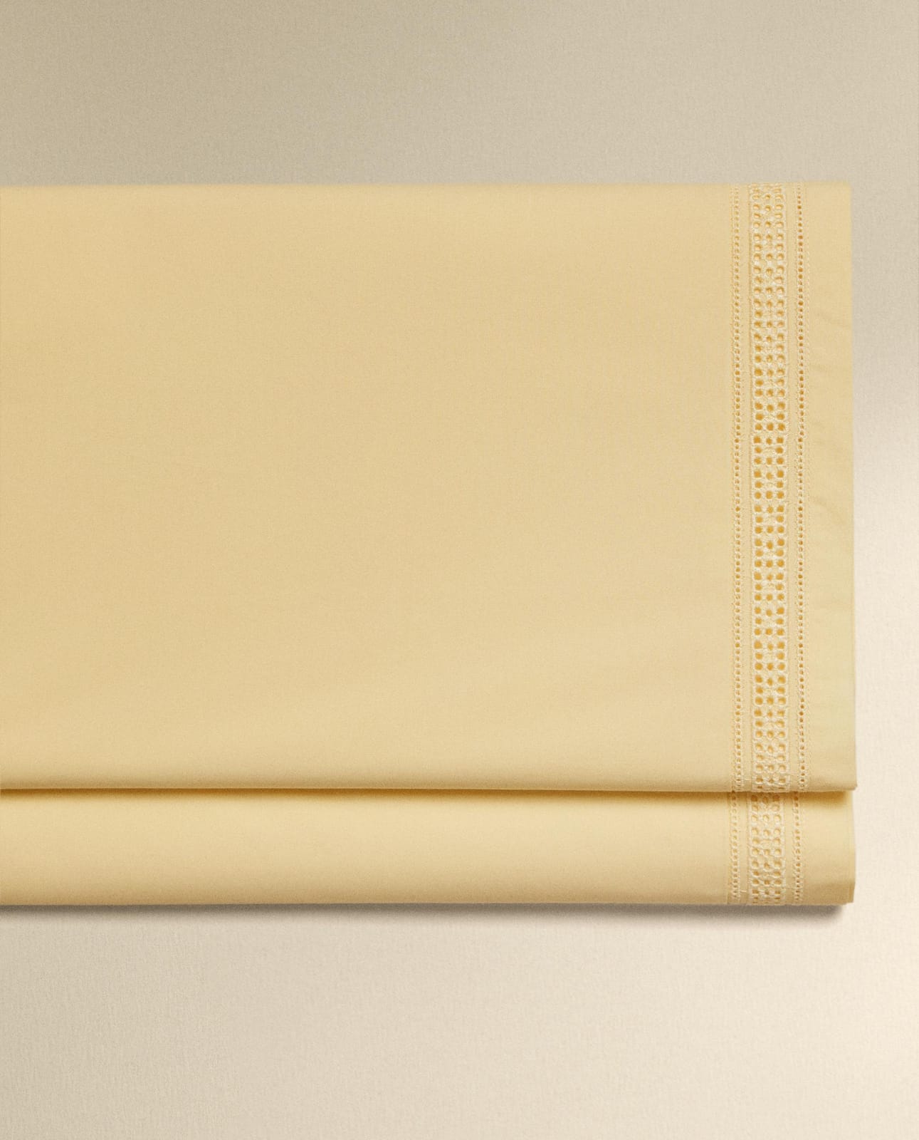 Простыня ZARA HOME ПРОСТЫНЯ БЕЗ РЕЗИНКИ С АЖУРНОЙ ВЫШИВКОЙ ПАСТЕЛЬНО-ЖЕЛТЫЙ 240 x 280 см