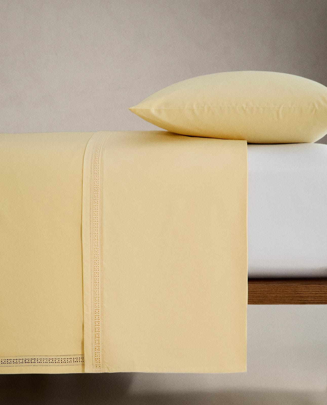 ZARA HOME ПОДОДЕЯЛЬНИК С АЖУРНОЙ ВЫШИВКОЙ ракурс 3