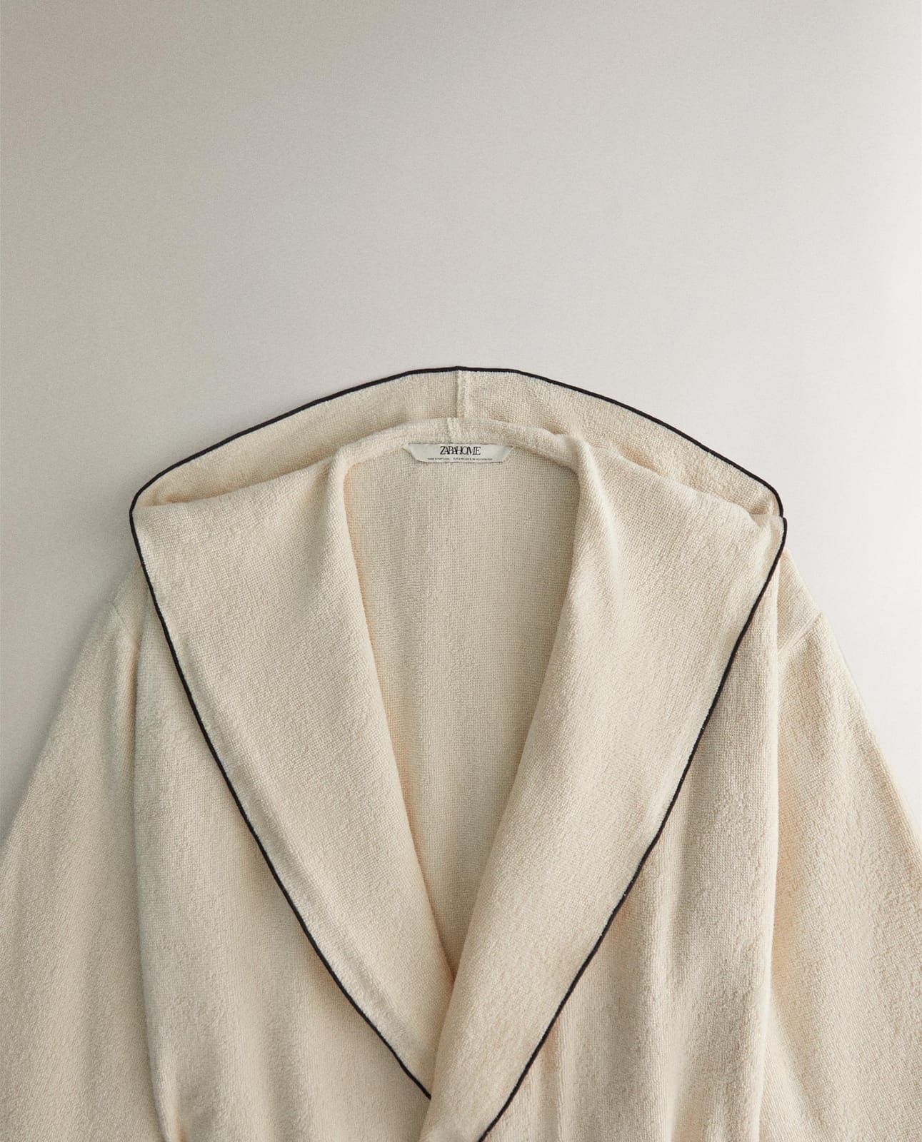 ZARA HOME ХЛОПКОВЫЙ ХАЛАТ С ОВЕРЛОКОМ (ПЛОТНОСТЬ 320 Г/М²) ракурс 3