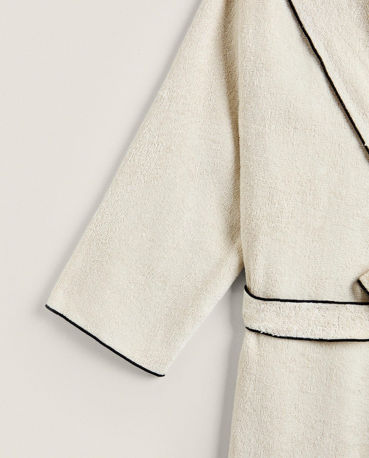 ZARA HOME ХЛОПКОВЫЙ ХАЛАТ С ОВЕРЛОКОМ (ПЛОТНОСТЬ 320 Г/М²) ракурс 4