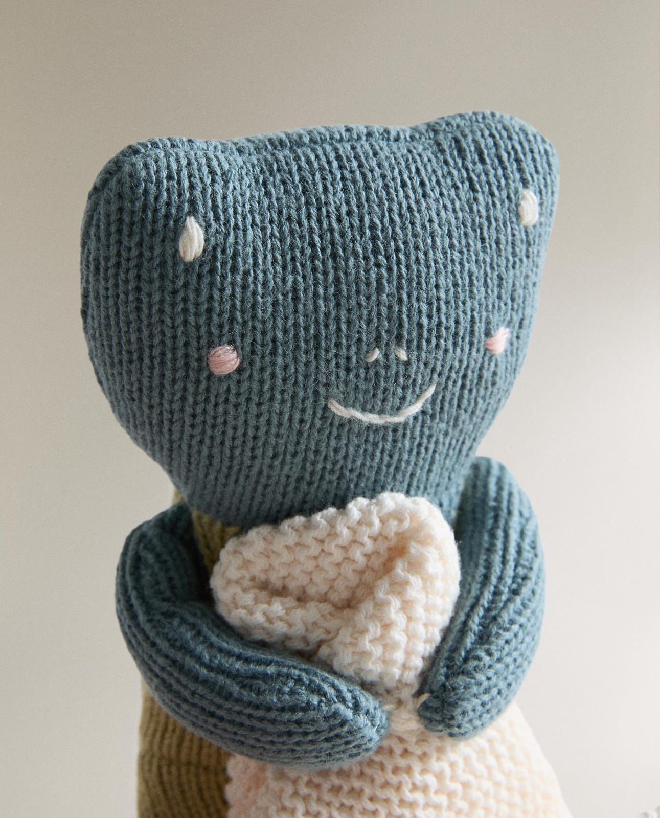 ZARA HOME Игрушка-обнимашка doudou лягушка ракурс 3