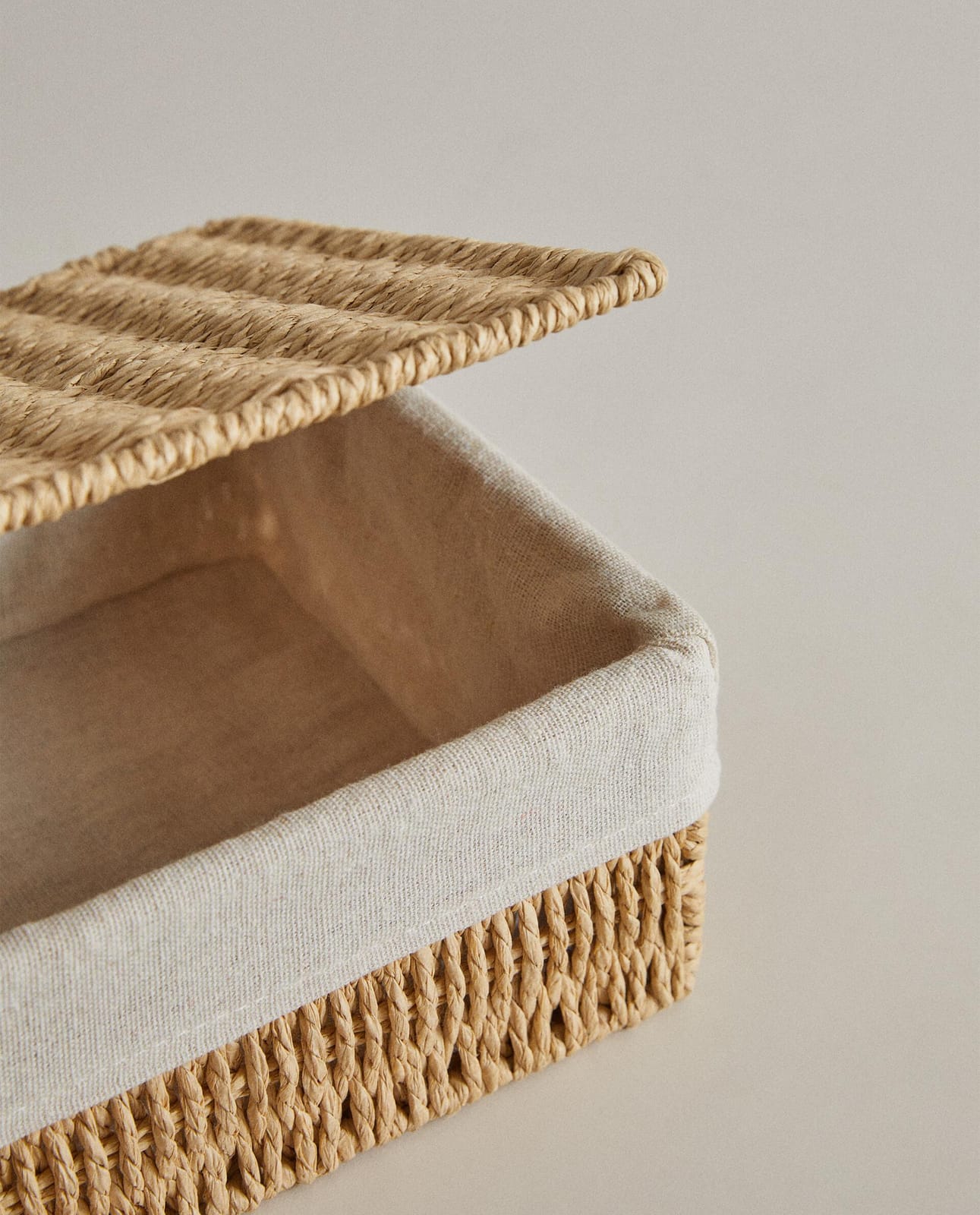 ZARA HOME КОРЗИНА С КРЫШКОЙ И ХЛОПКОВОЙ ПОДКЛАДКОЙ ракурс 4